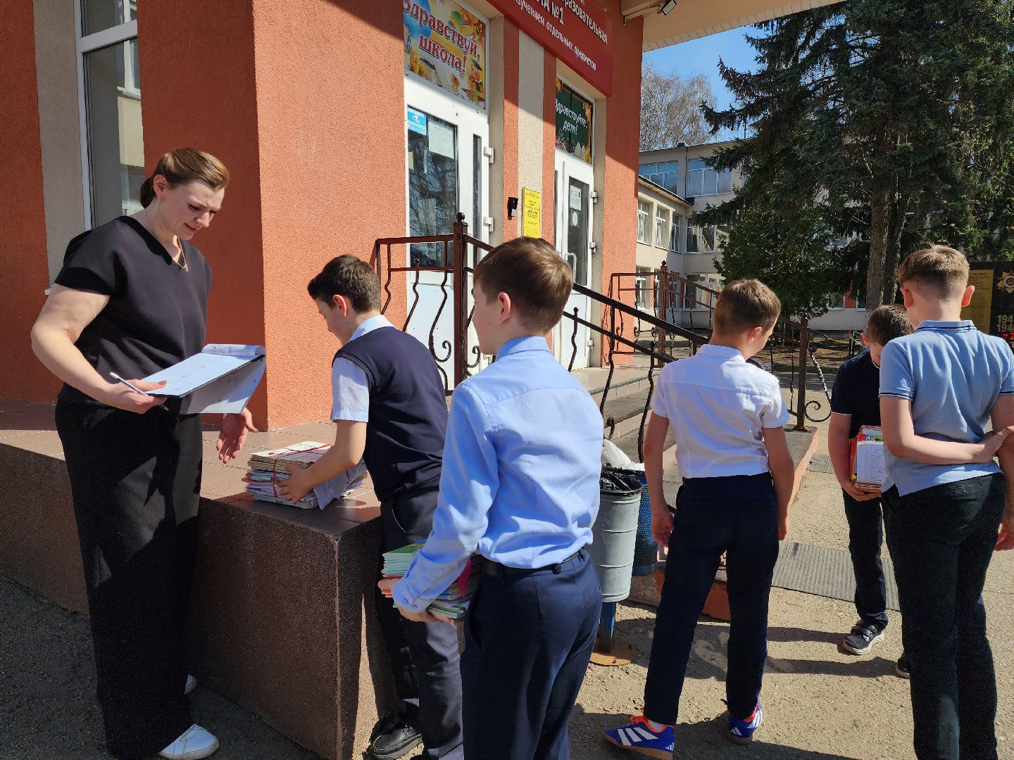 раменское, общество, сбор макулатуры в поддержку российских военных, раменская средняя школа 1,