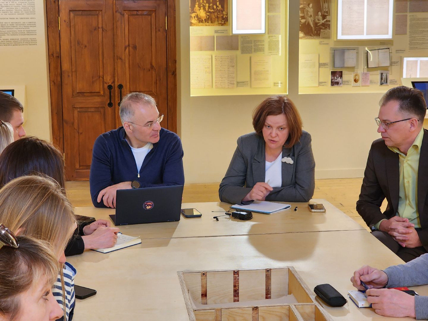 Чехов, село Мелихово, музей-заповедник Мелихово, депутат Госдумы РФ, Александр Коган, встреча с жителями, обращения жителей, реконструкция музея, благоустройство, привокзальная площадь,