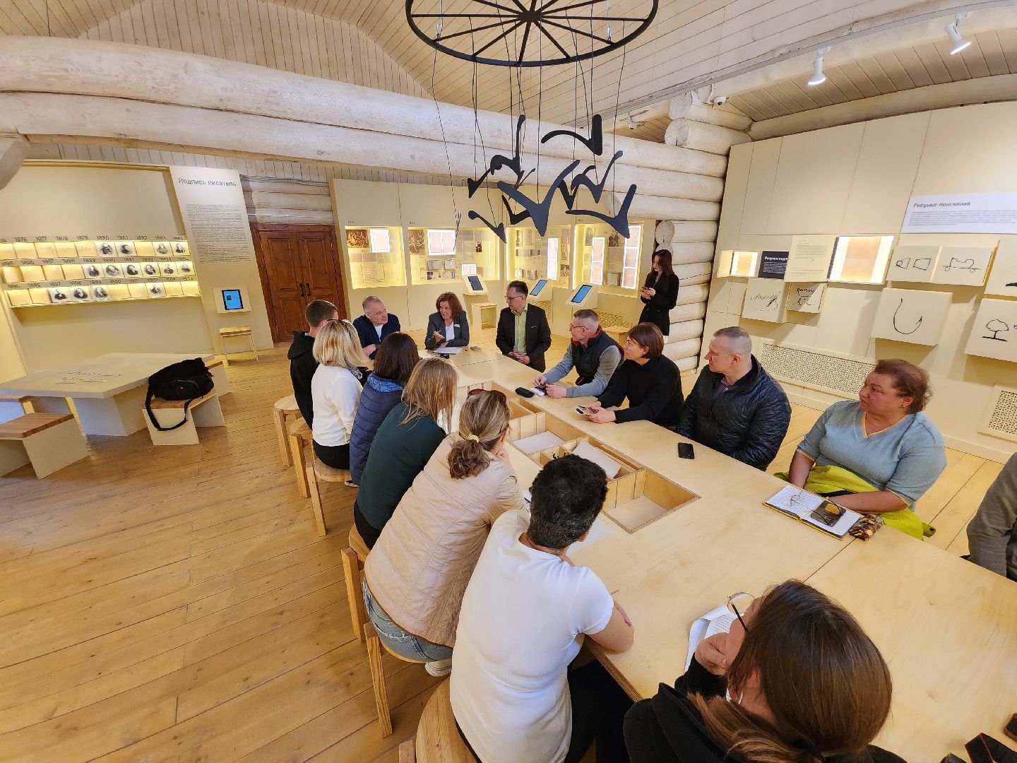 Чехов, село Мелихово, музей-заповедник Мелихово, депутат Госдумы РФ, Александр Коган, встреча с жителями, обращения жителей, реконструкция музея, благоустройство, привокзальная площадь,