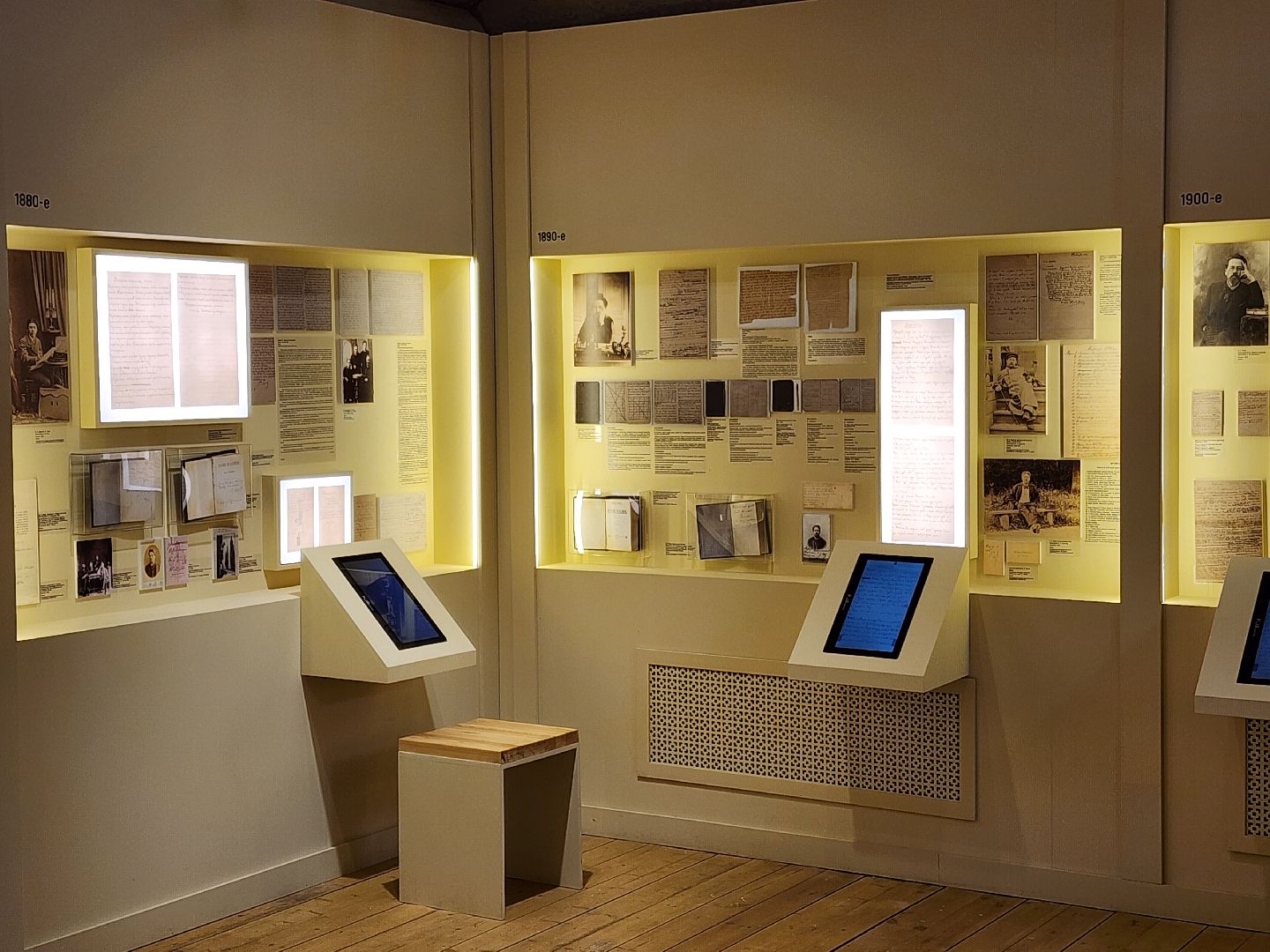 Чехов, село Мелихово, музей-заповедник Мелихово, депутат Госдумы РФ, Александр Коган, встреча с жителями, обращения жителей, реконструкция музея, благоустройство, привокзальная площадь,