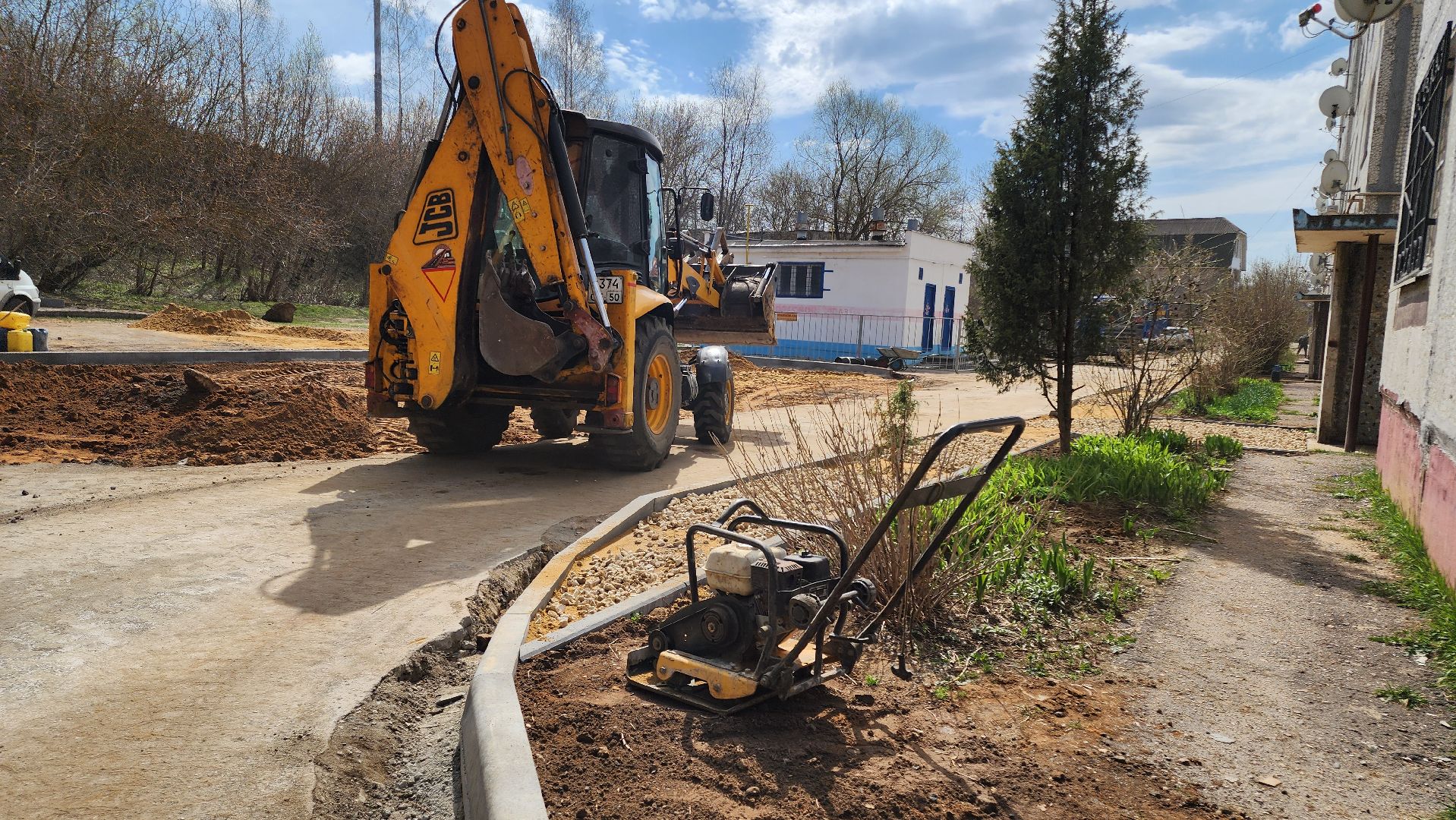 кашира, кбдт, благоустройство, дворовая территория, асфальт, бордюр, парковка,