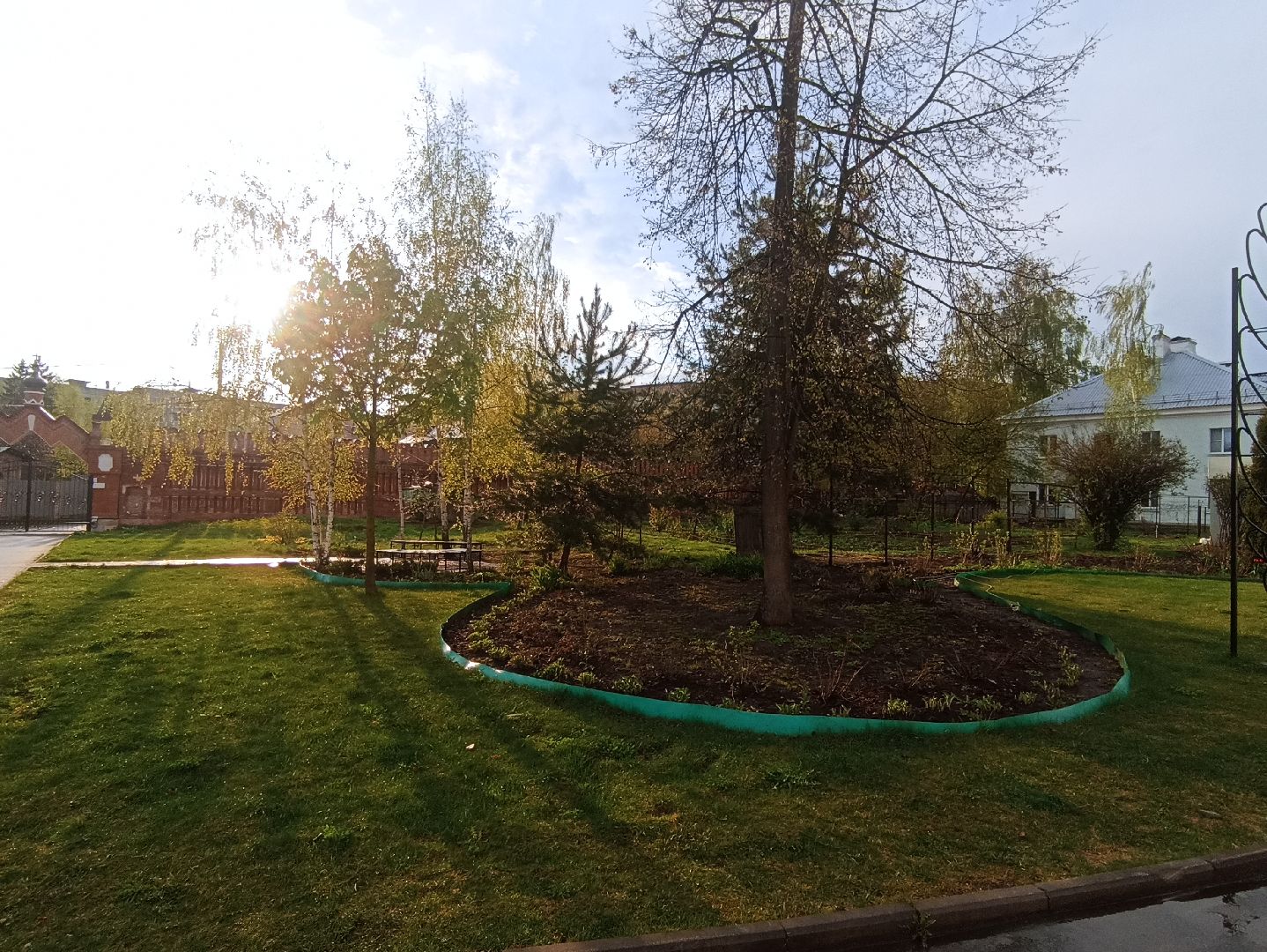 Серпухов, Подмосковье, монастырь, весна, тюльпаны, цветение, черешня, туризм, православие, поломничество