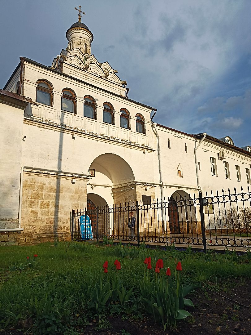 Серпухов, Подмосковье, монастырь, весна, тюльпаны, цветение, черешня, туризм, православие, поломничество