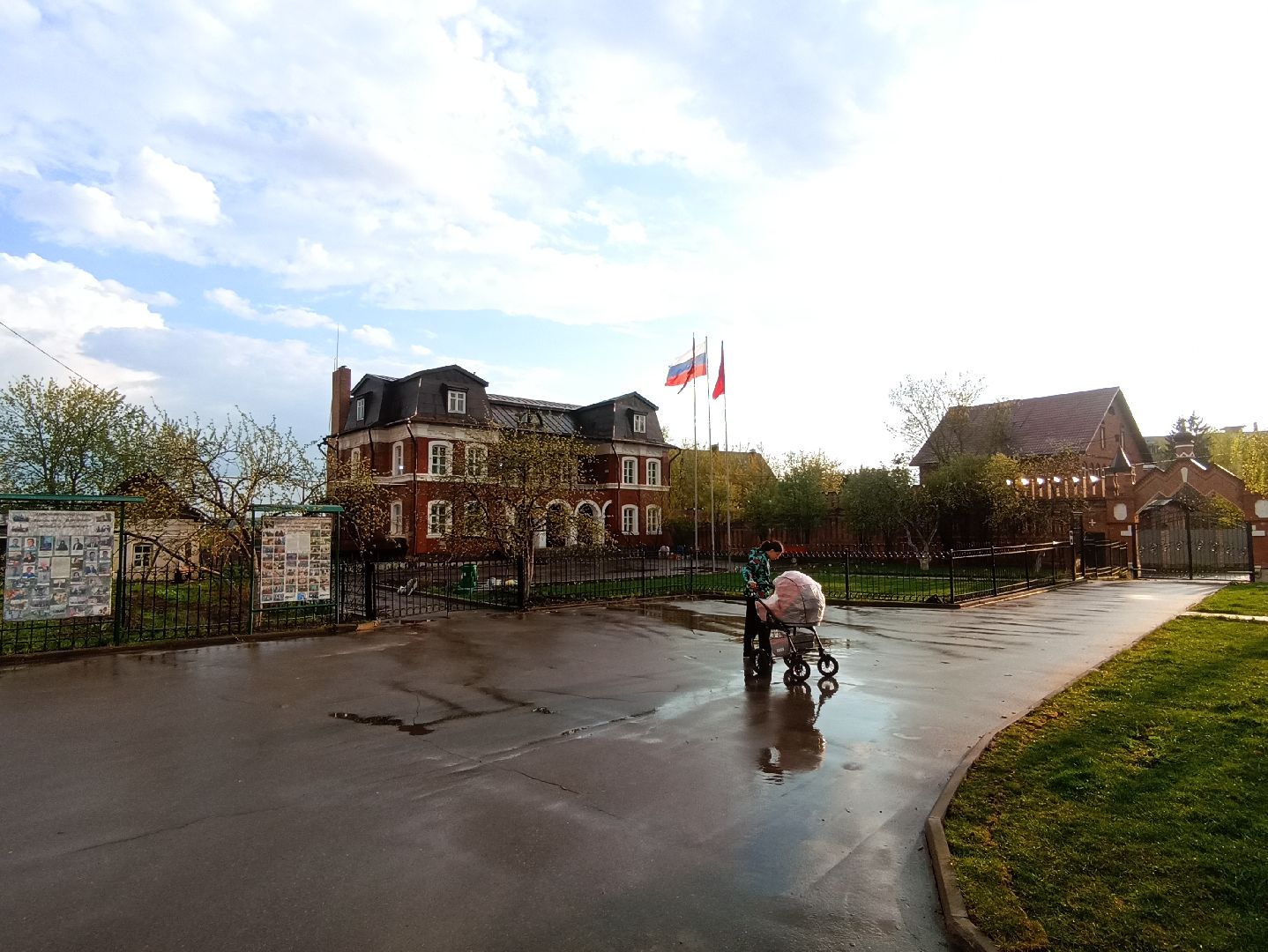 Серпухов, Подмосковье, монастырь, весна, тюльпаны, цветение, черешня, туризм, православие, поломничество