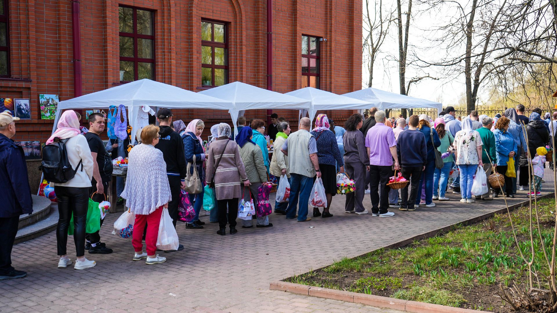 пасха , освящение куличей, благотворительная ярмарка ,
