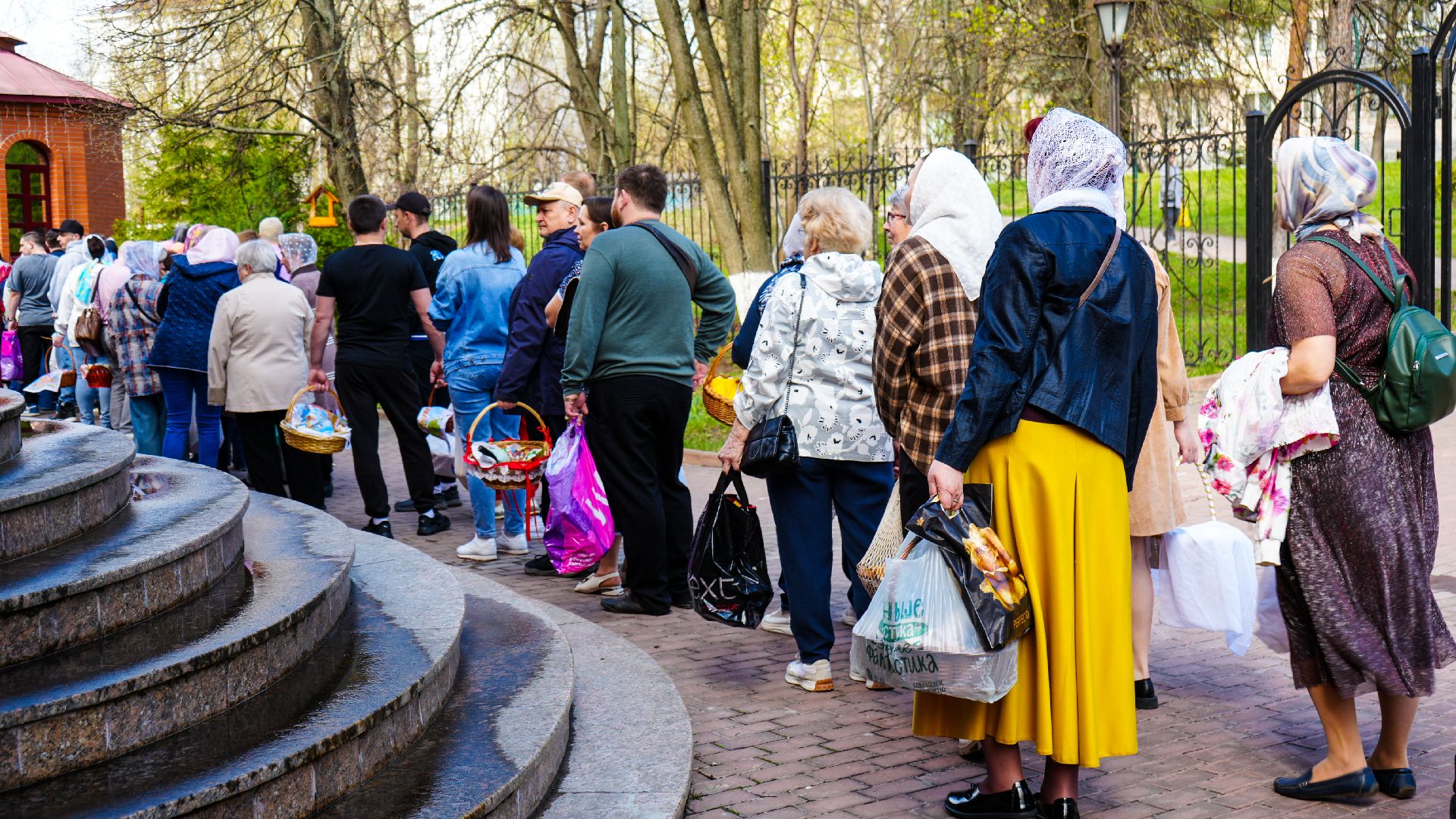 пасха , освящение куличей, благотворительная ярмарка ,