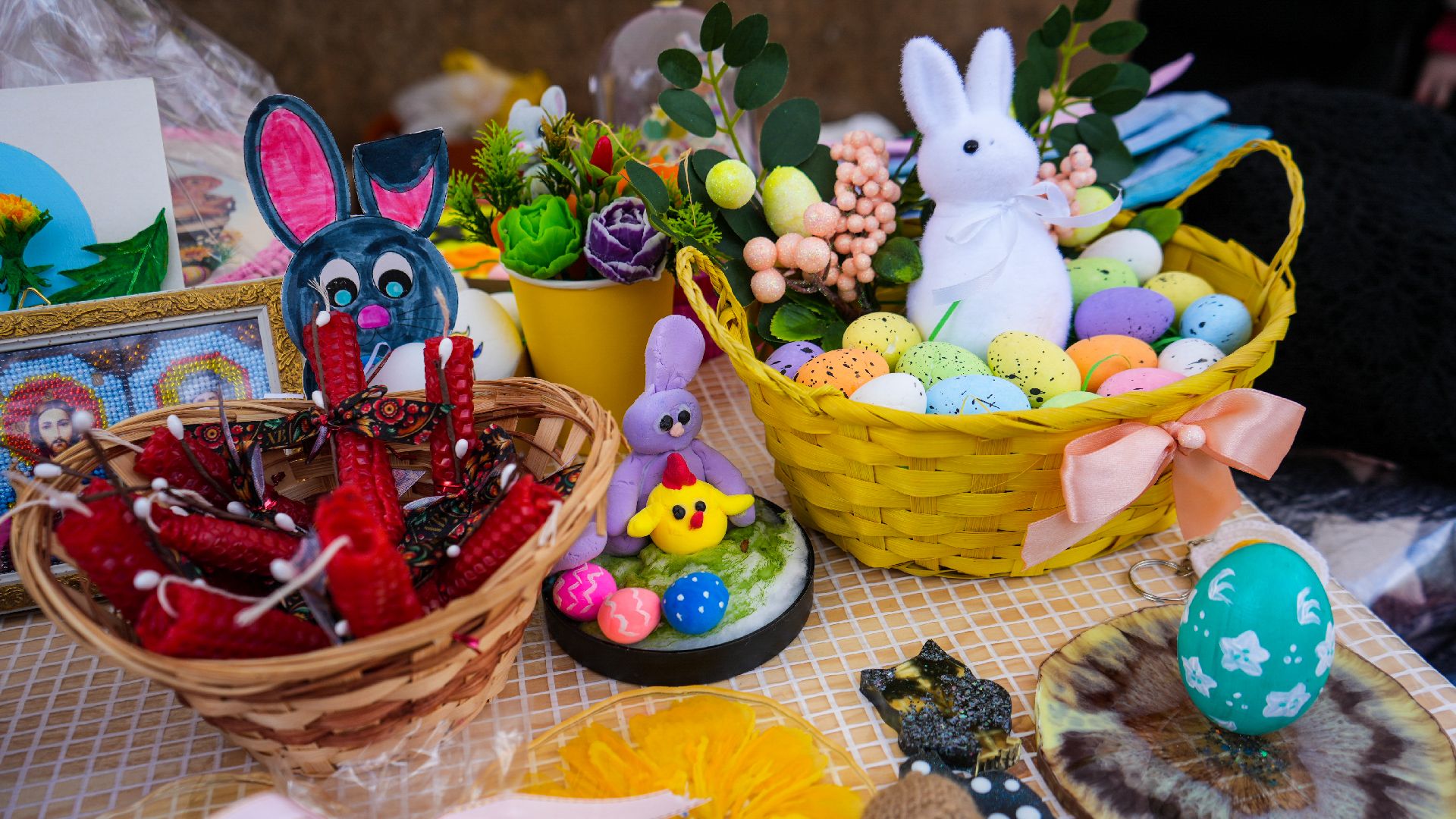 пасха , освящение куличей, благотворительная ярмарка ,