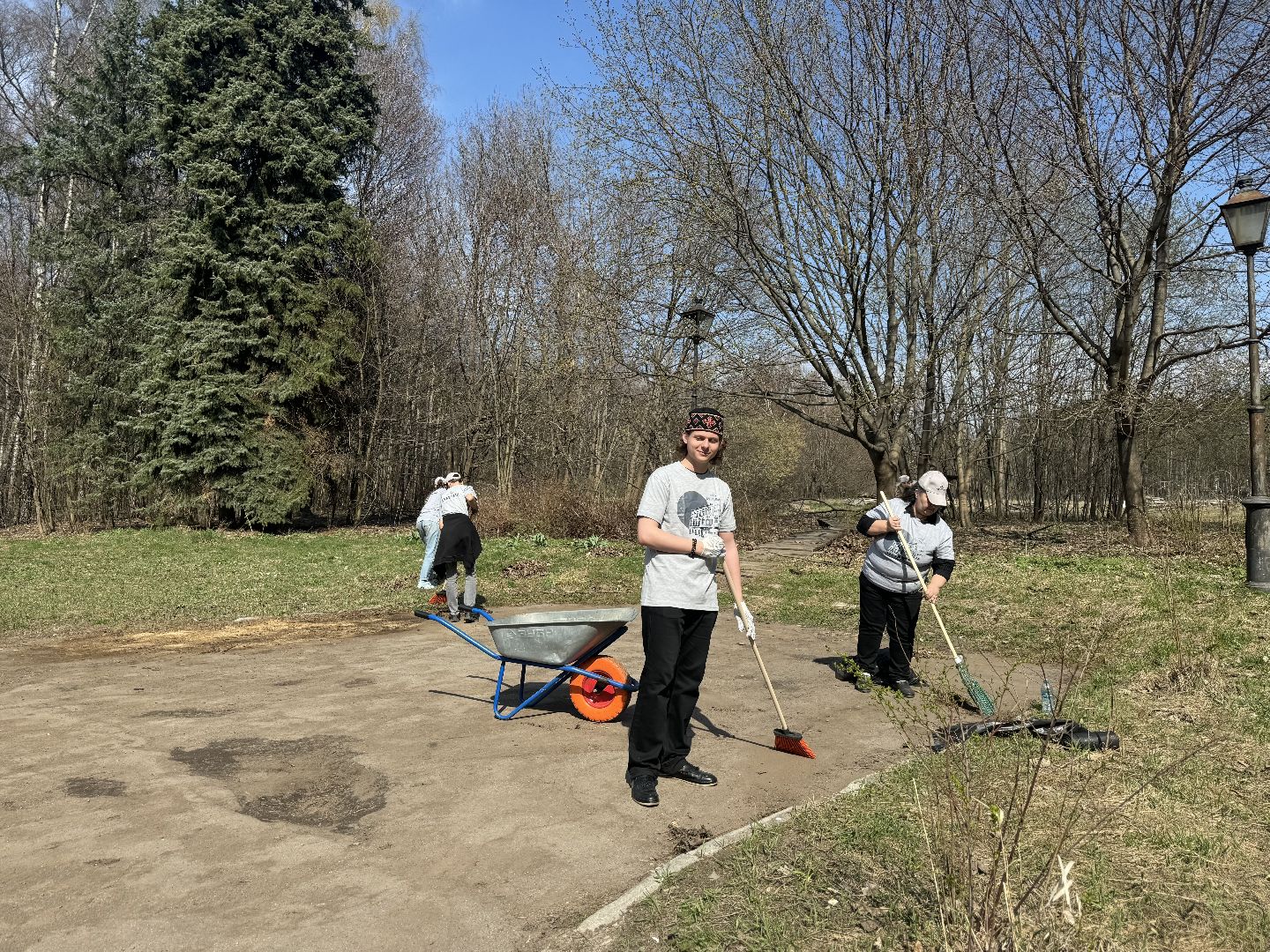 субботник в усадьбе, ленинский городской округ, волонтеры культуры,