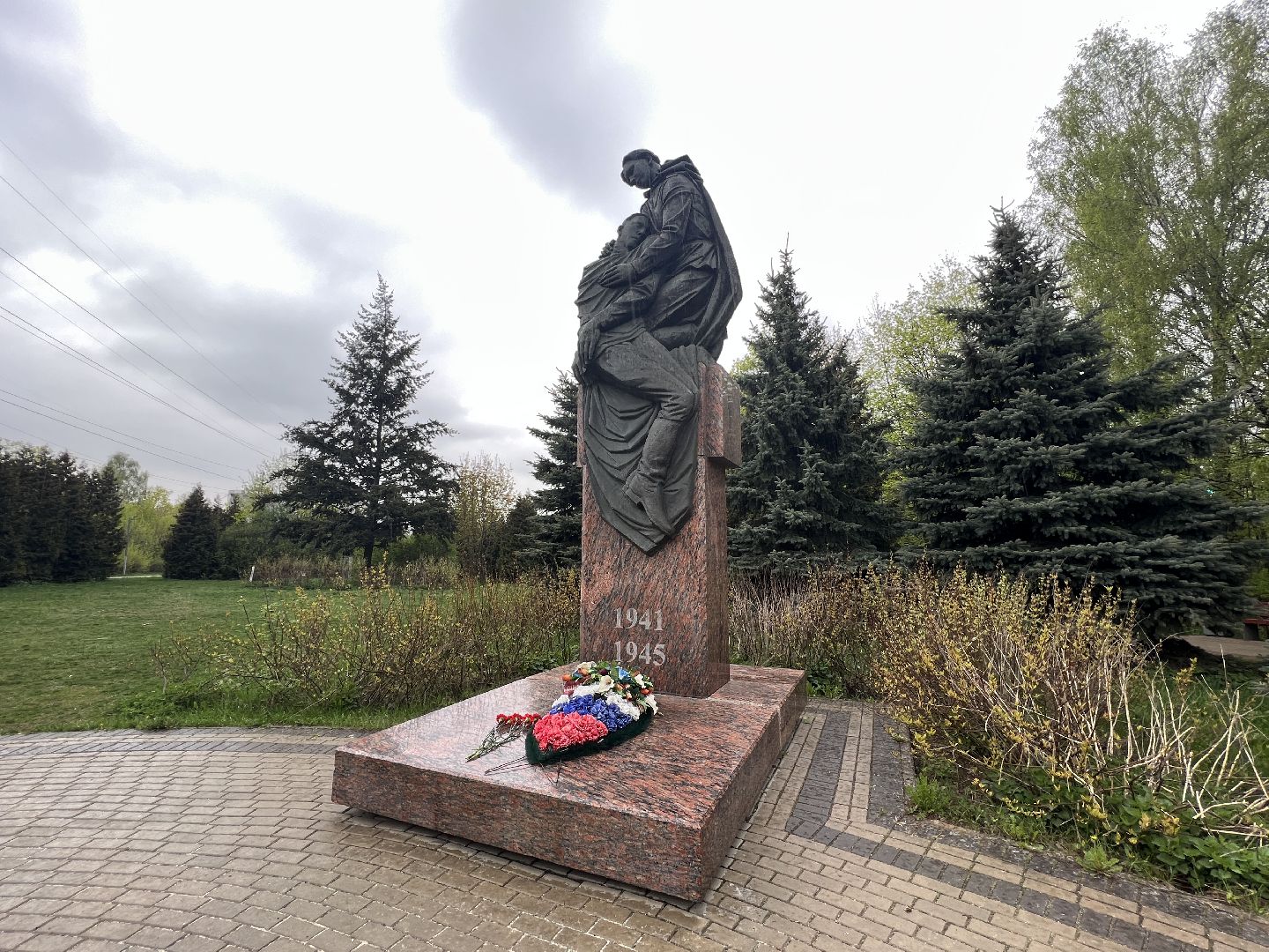 Химки, сквер имени Марии Рубцовой, памятник, Подвиг милосердие, скорая помощь, врач, медсестра