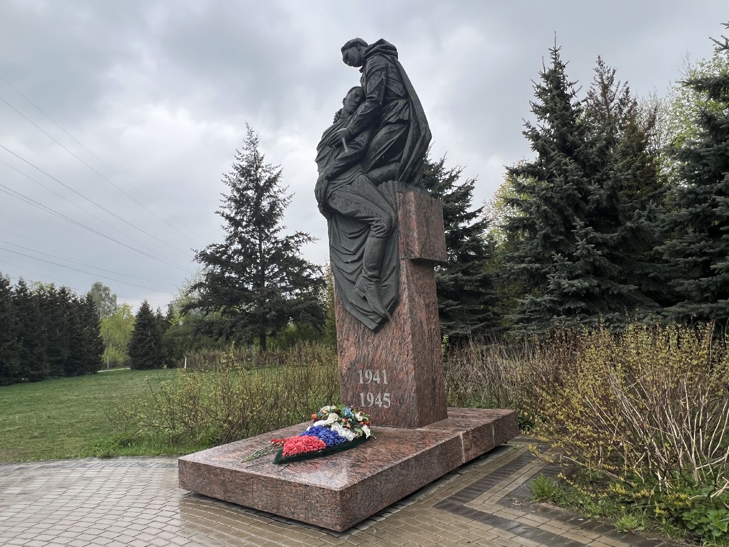 Химки, сквер имени Марии Рубцовой, памятник, Подвиг милосердие, скорая помощь, врач, медсестра