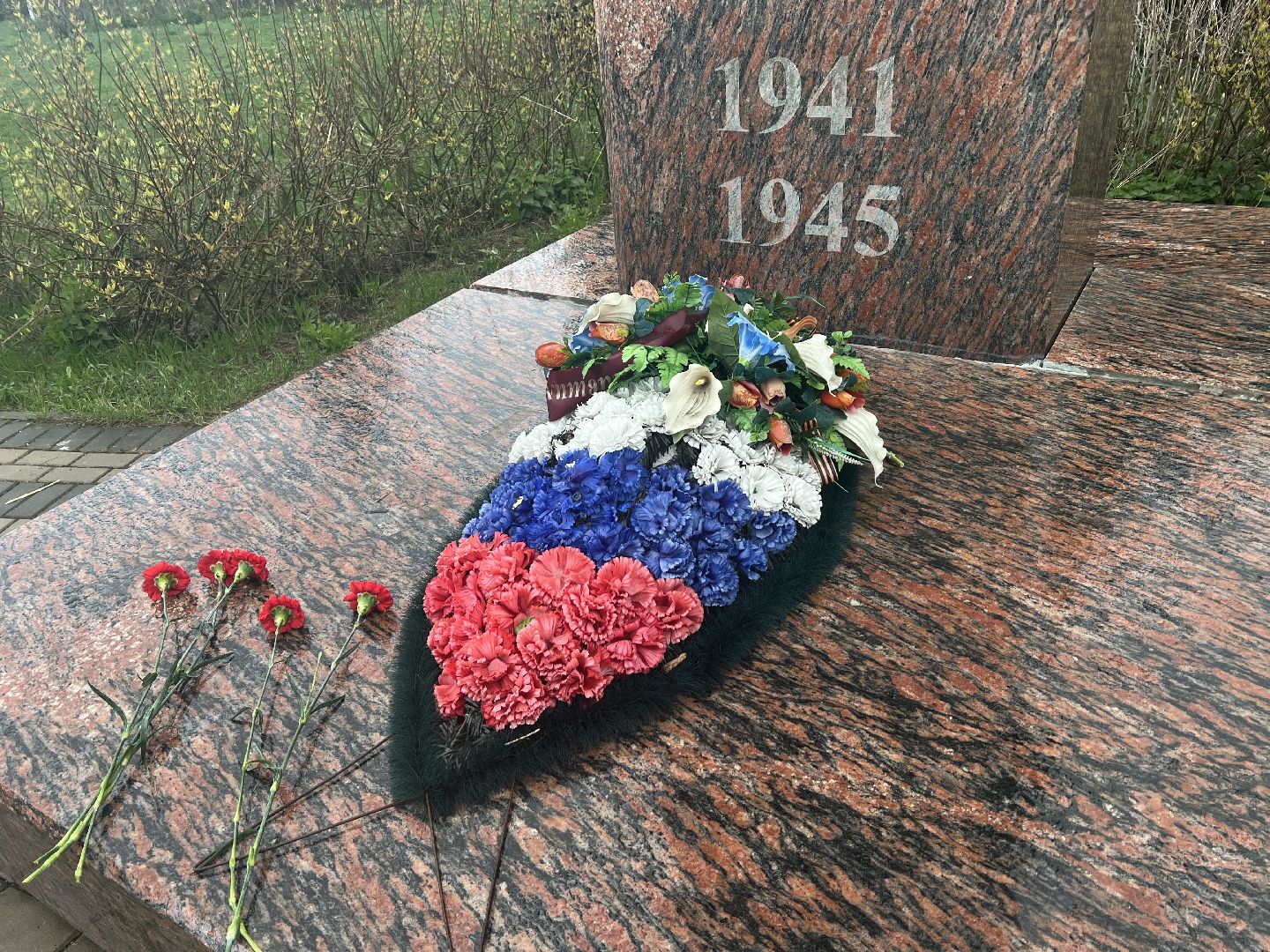 Химки, сквер имени Марии Рубцовой, памятник, Подвиг милосердие, скорая помощь, врач, медсестра