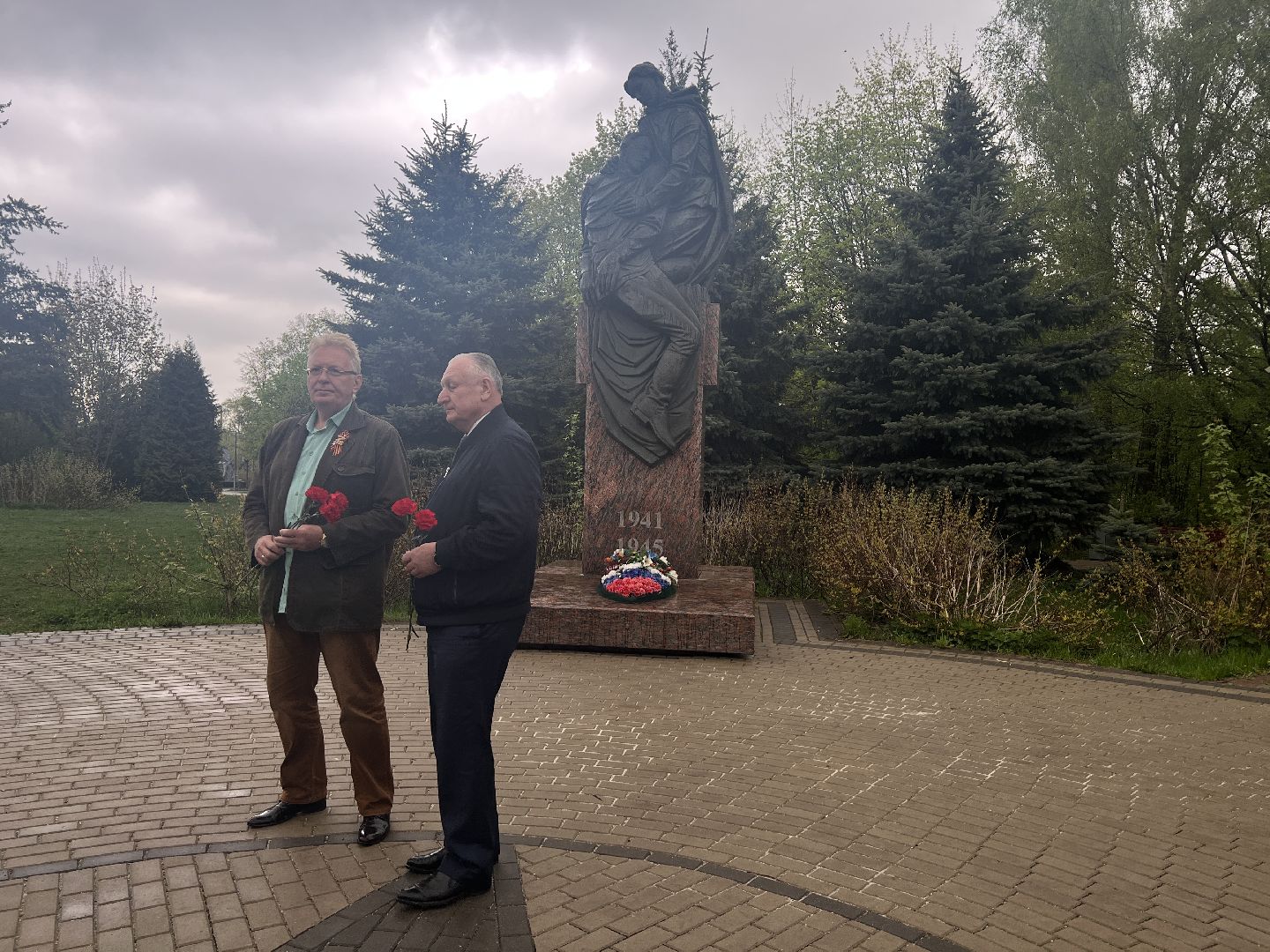 Химки, сквер имени Марии Рубцовой, памятник, Подвиг милосердие, скорая помощь, врач, медсестра