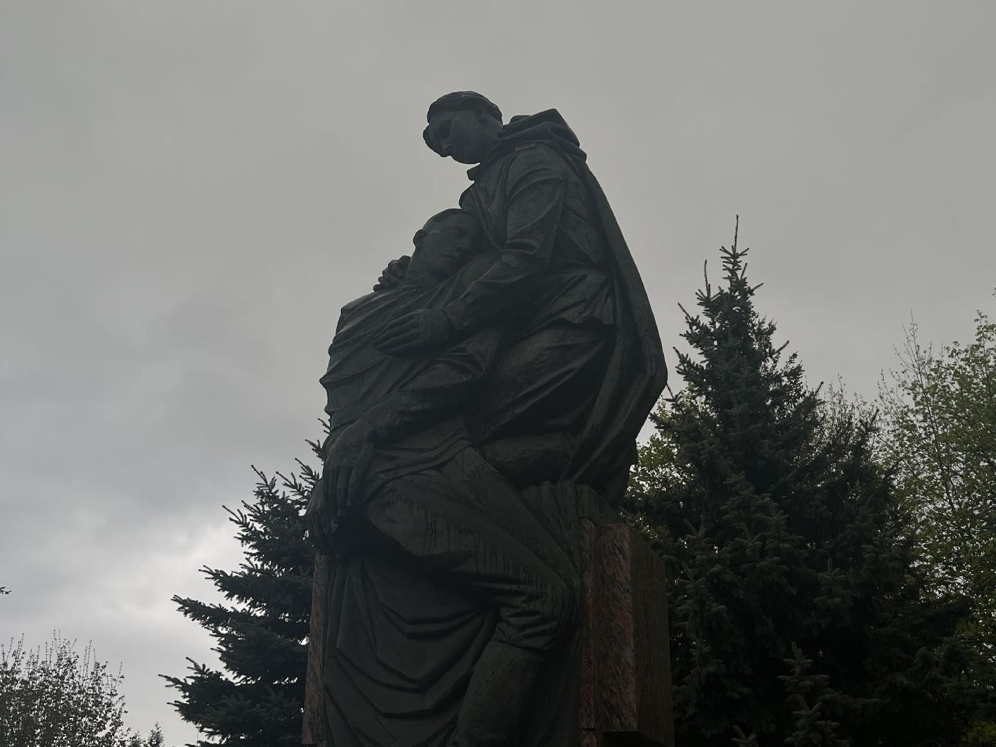 Химки, сквер имени Марии Рубцовой, памятник, Подвиг милосердие, скорая помощь, врач, медсестра