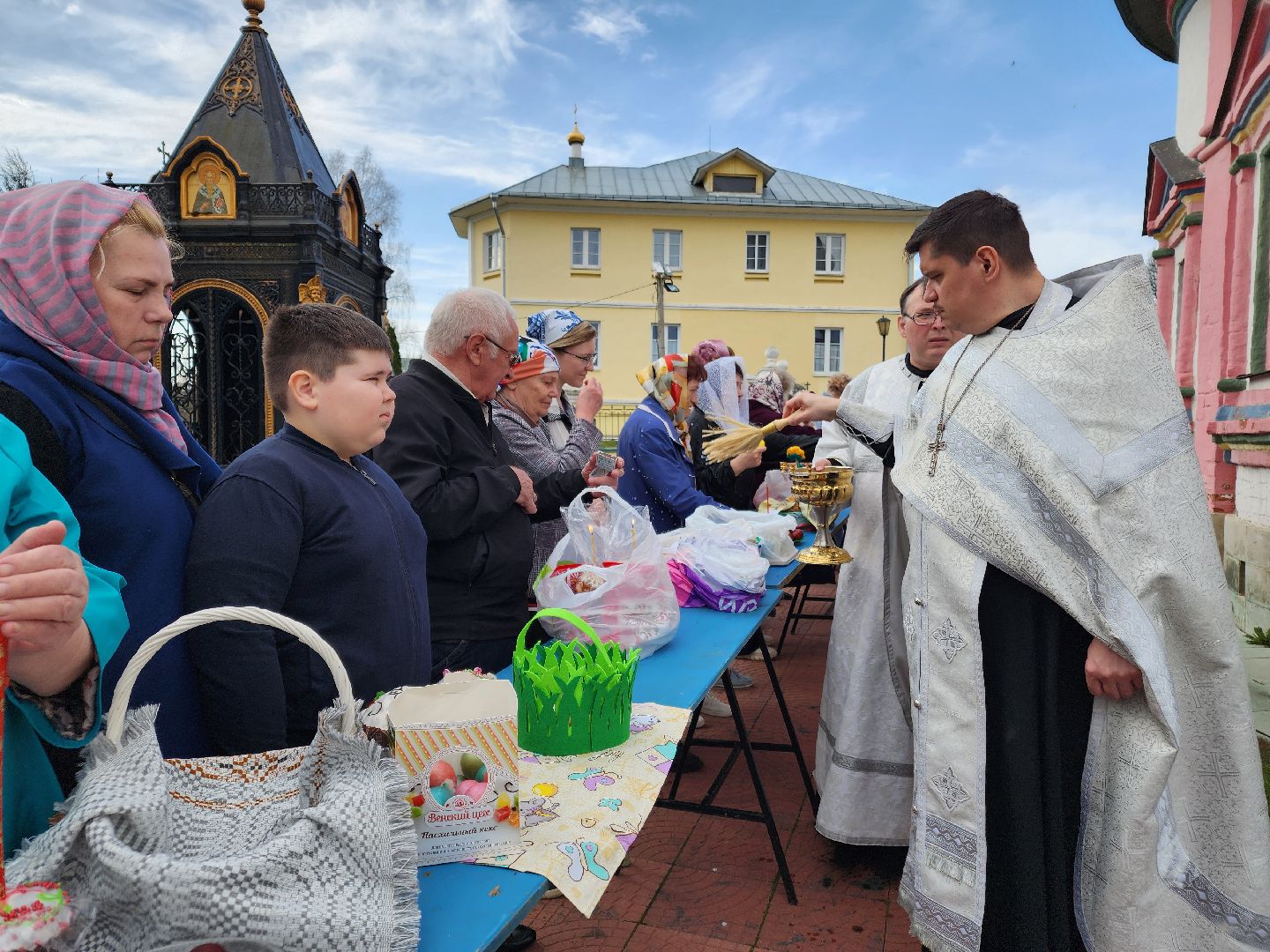 Чехов, Пасха, Великая Суббота, освящение куличей, освящение яиц, святая вода, праздничные богослужения, Анно-Зачатьевский храм,христианский праздник,