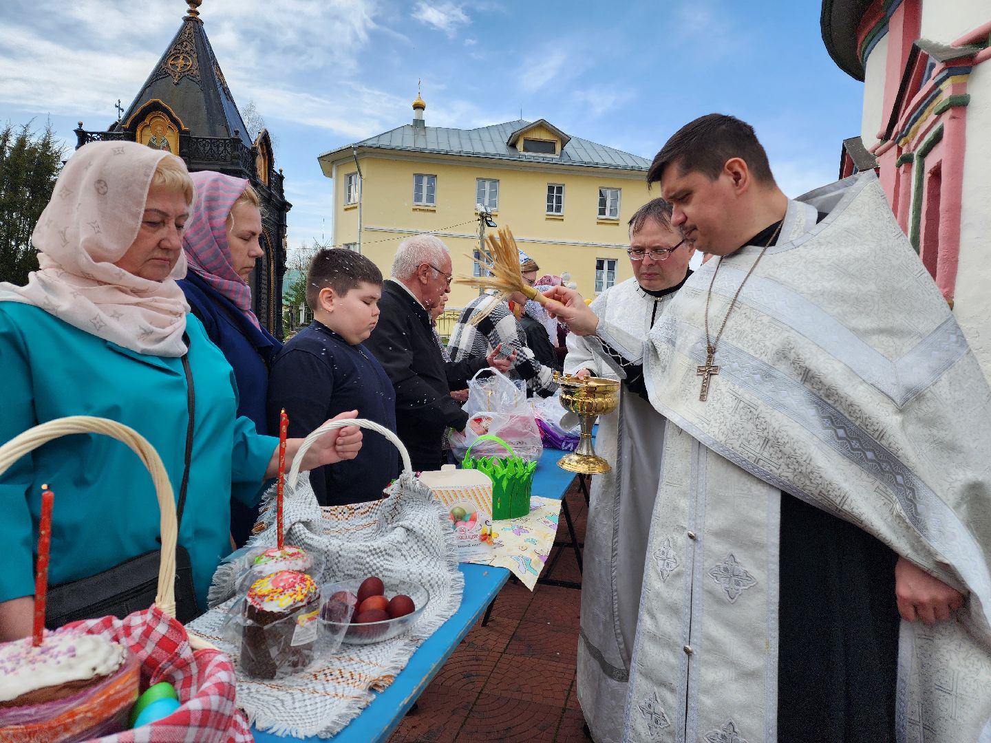 Чехов, Пасха, Великая Суббота, освящение куличей, освящение яиц, святая вода, праздничные богослужения, Анно-Зачатьевский храм,христианский праздник,