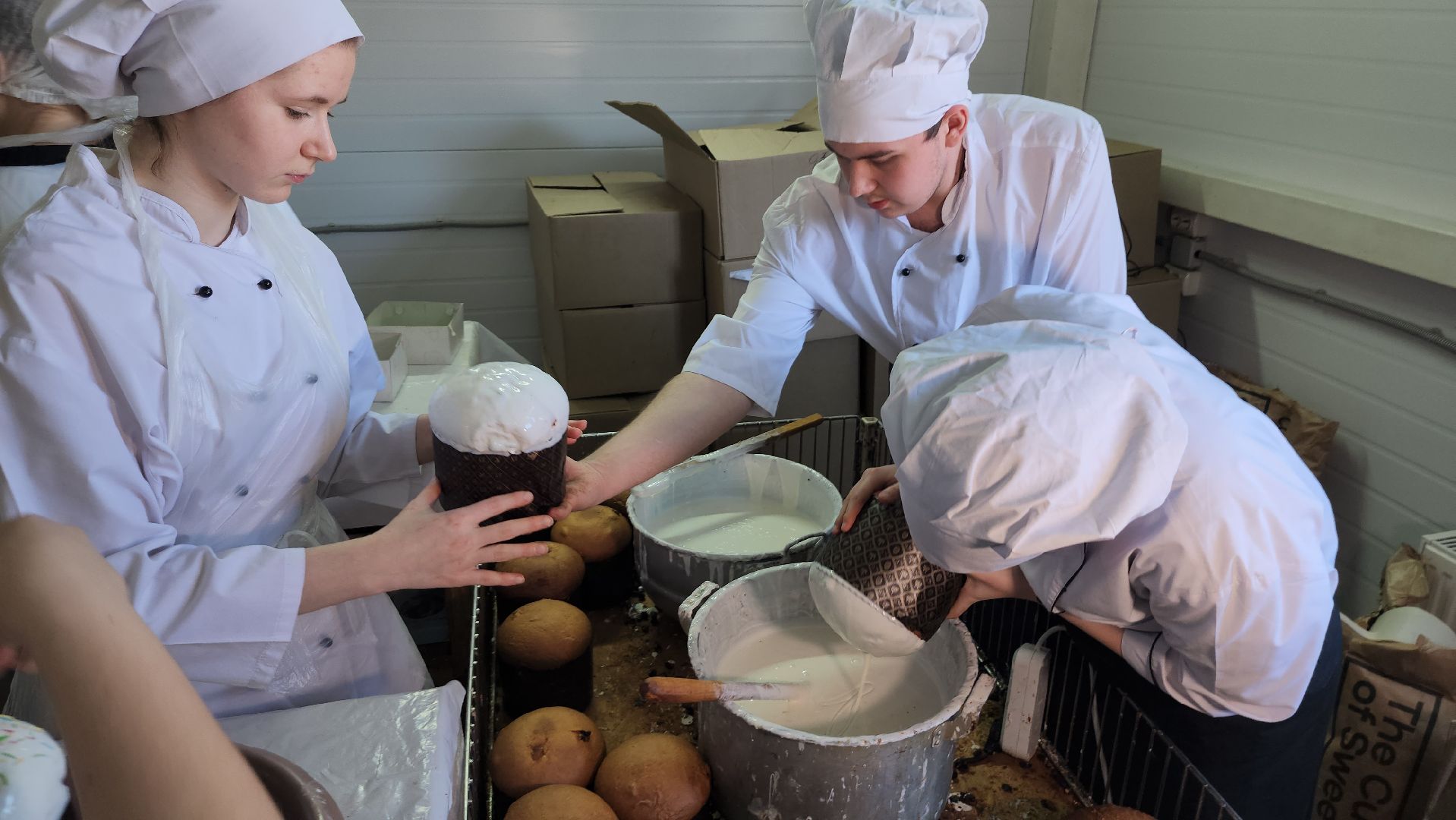 серпухов, владычный монастырь, монастырская пекарня, пасха в серпухове,