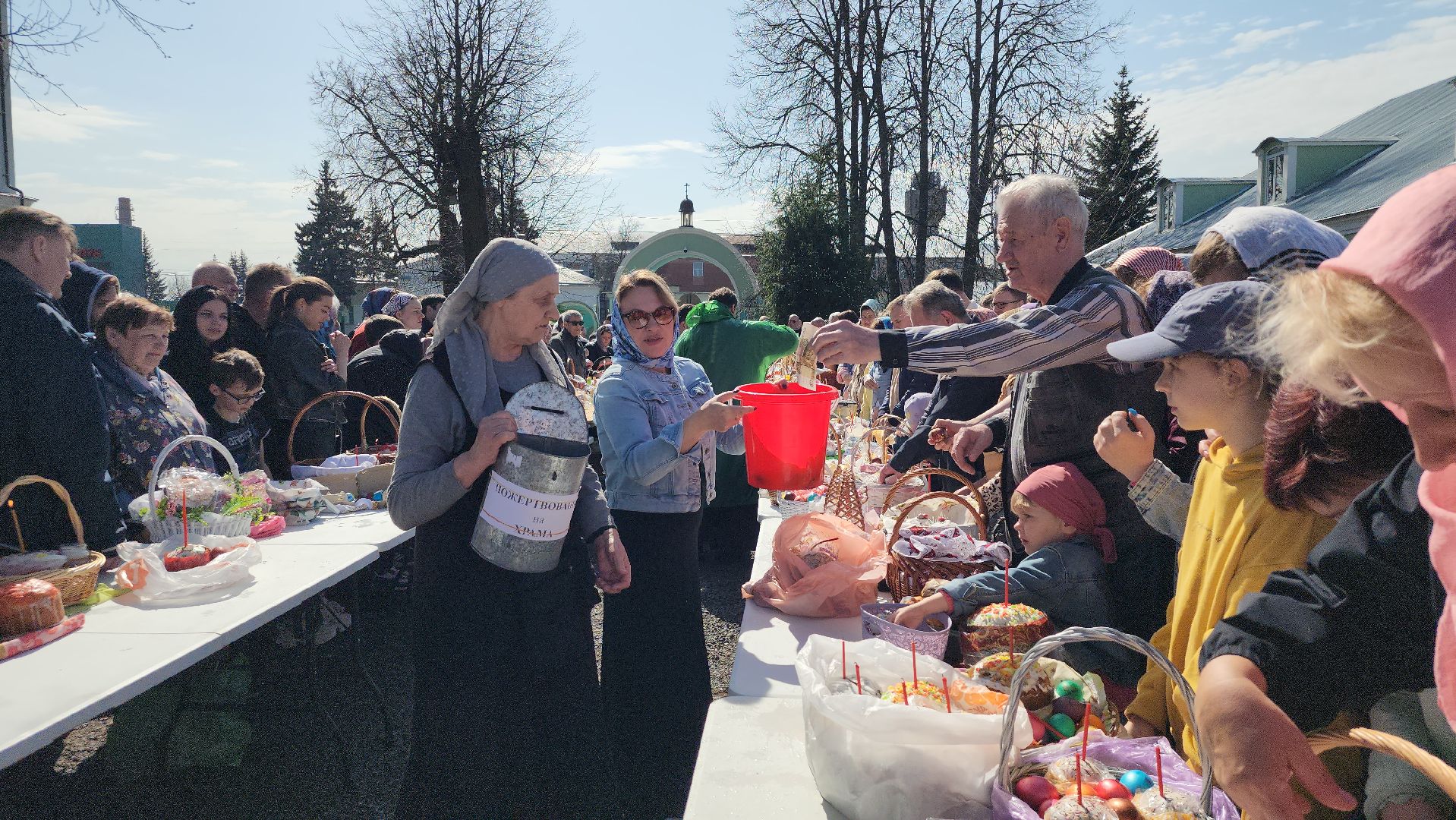 Пасха, освящение куличей,  Троицкий храм, Старая Купавна, Богородский городской округ,