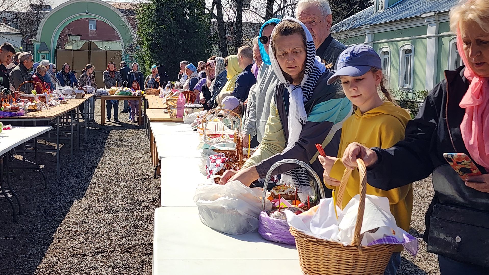 Пасха, освящение куличей,  Троицкий храм, Старая Купавна, Богородский городской округ,