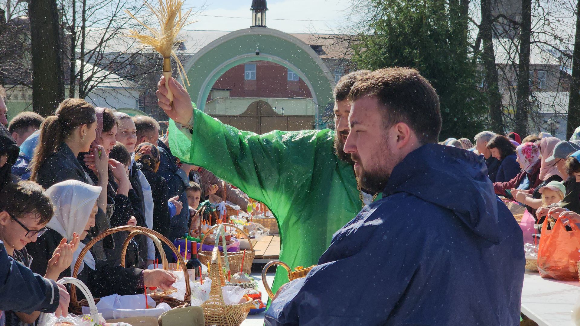 Пасха, освящение куличей,  Троицкий храм, Старая Купавна, Богородский городской округ,