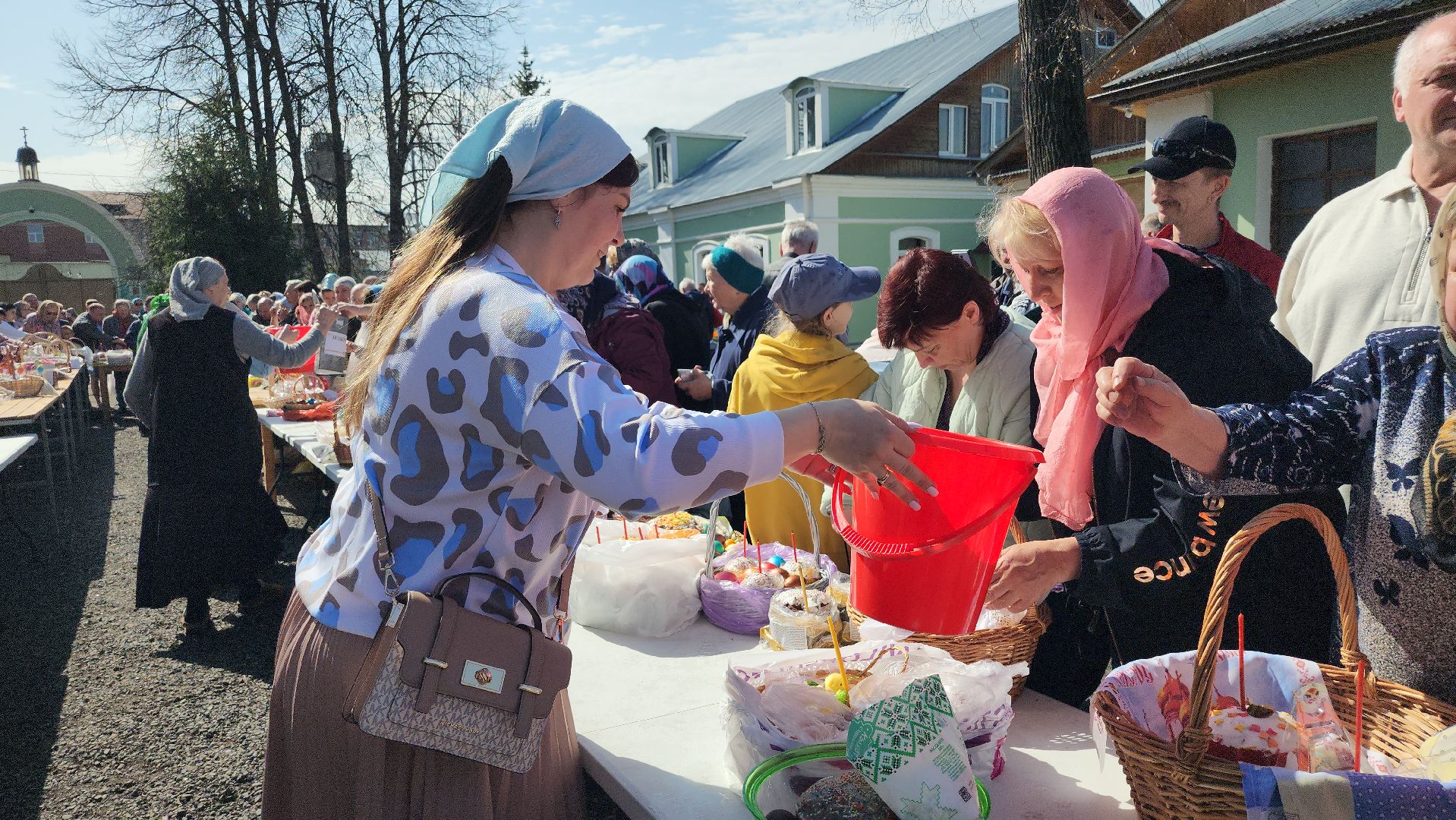 Пасха, освящение куличей,  Троицкий храм, Старая Купавна, Богородский городской округ,