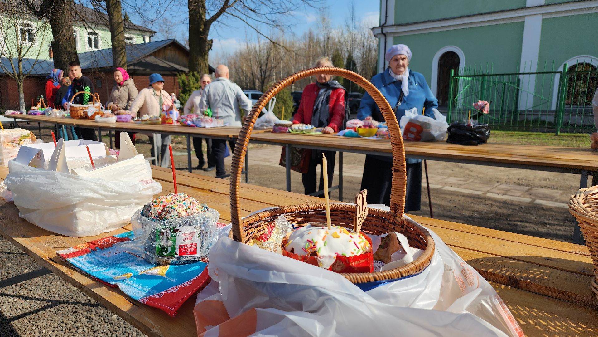 Пасха, освящение куличей,  Троицкий храм, Старая Купавна, Богородский городской округ,