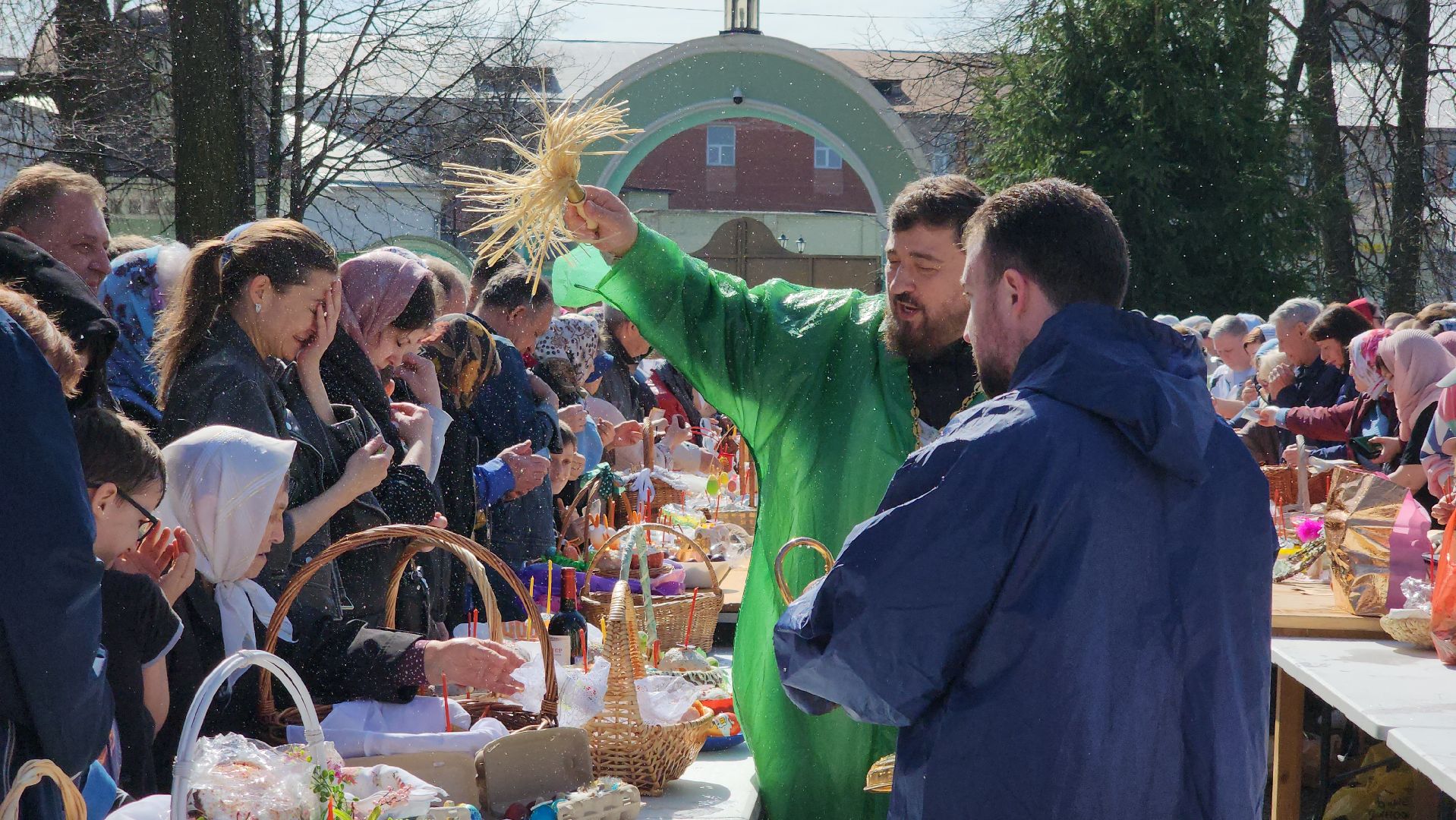 Пасха, освящение куличей,  Троицкий храм, Старая Купавна, Богородский городской округ,
