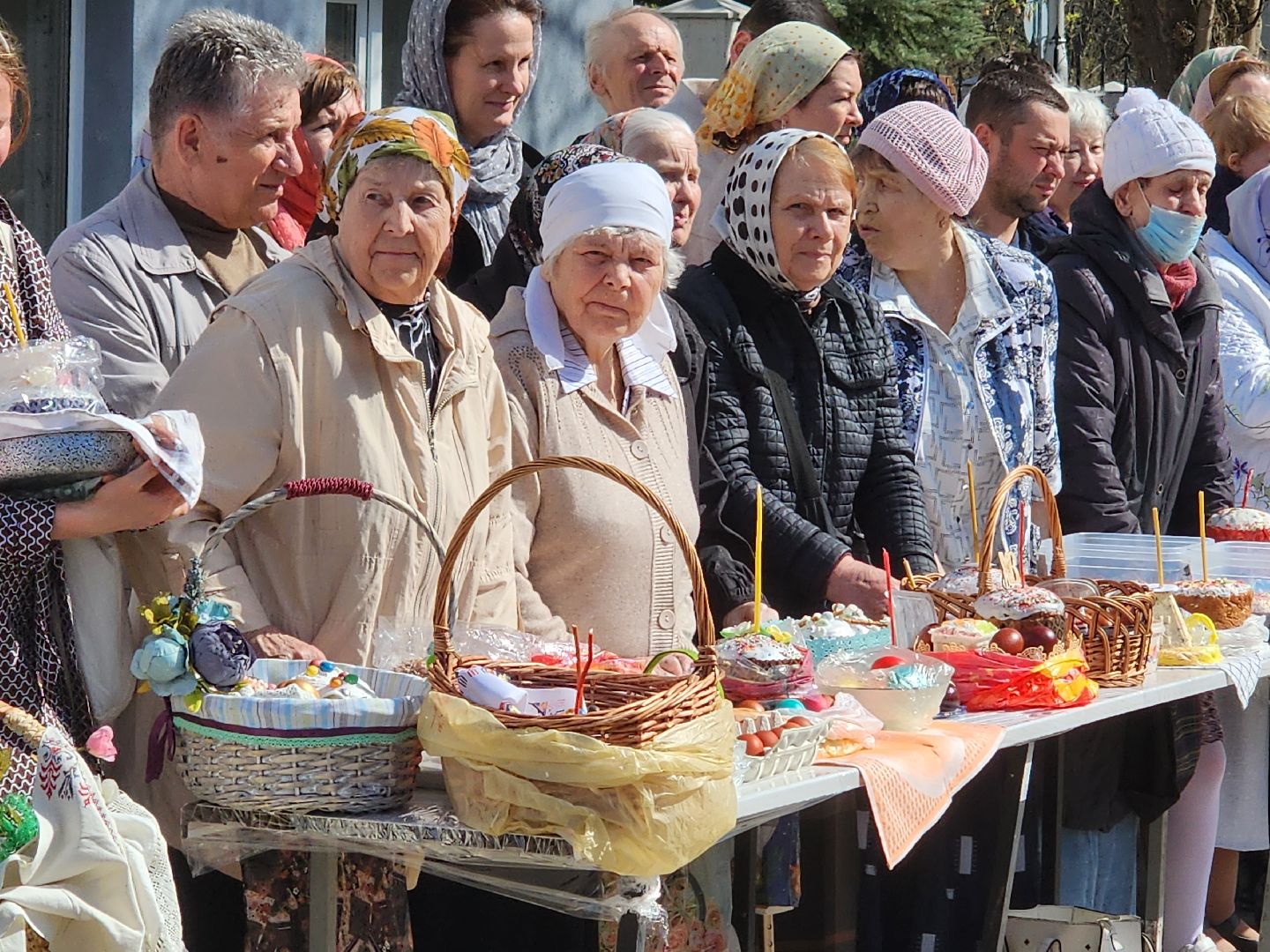 королёв, храм рождества пресвятой богородицы, освящение яиц и куличей, отец дмитрий поповский,