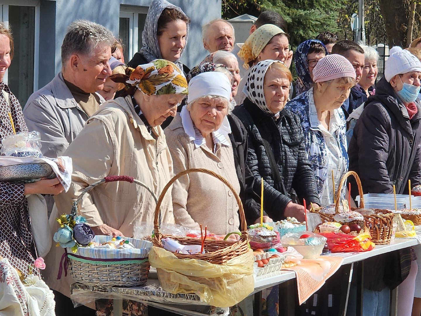 королёв, храм рождества пресвятой богородицы, освящение яиц и куличей, отец дмитрий поповский,