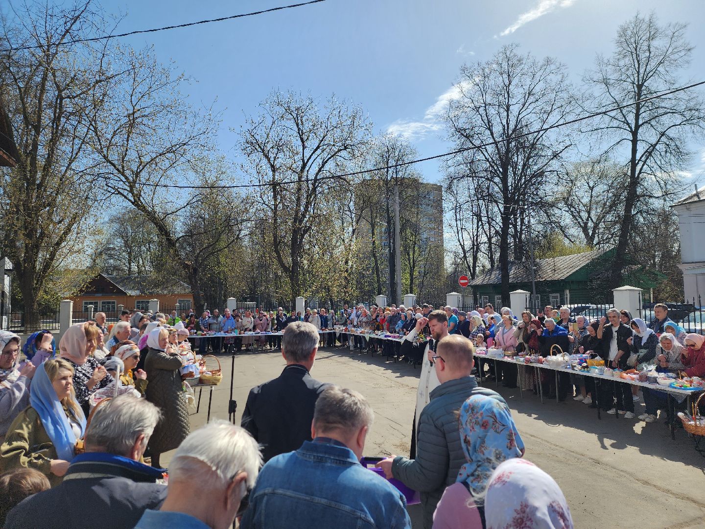 королёв, храм рождества пресвятой богородицы, освящение яиц и куличей, отец дмитрий поповский,