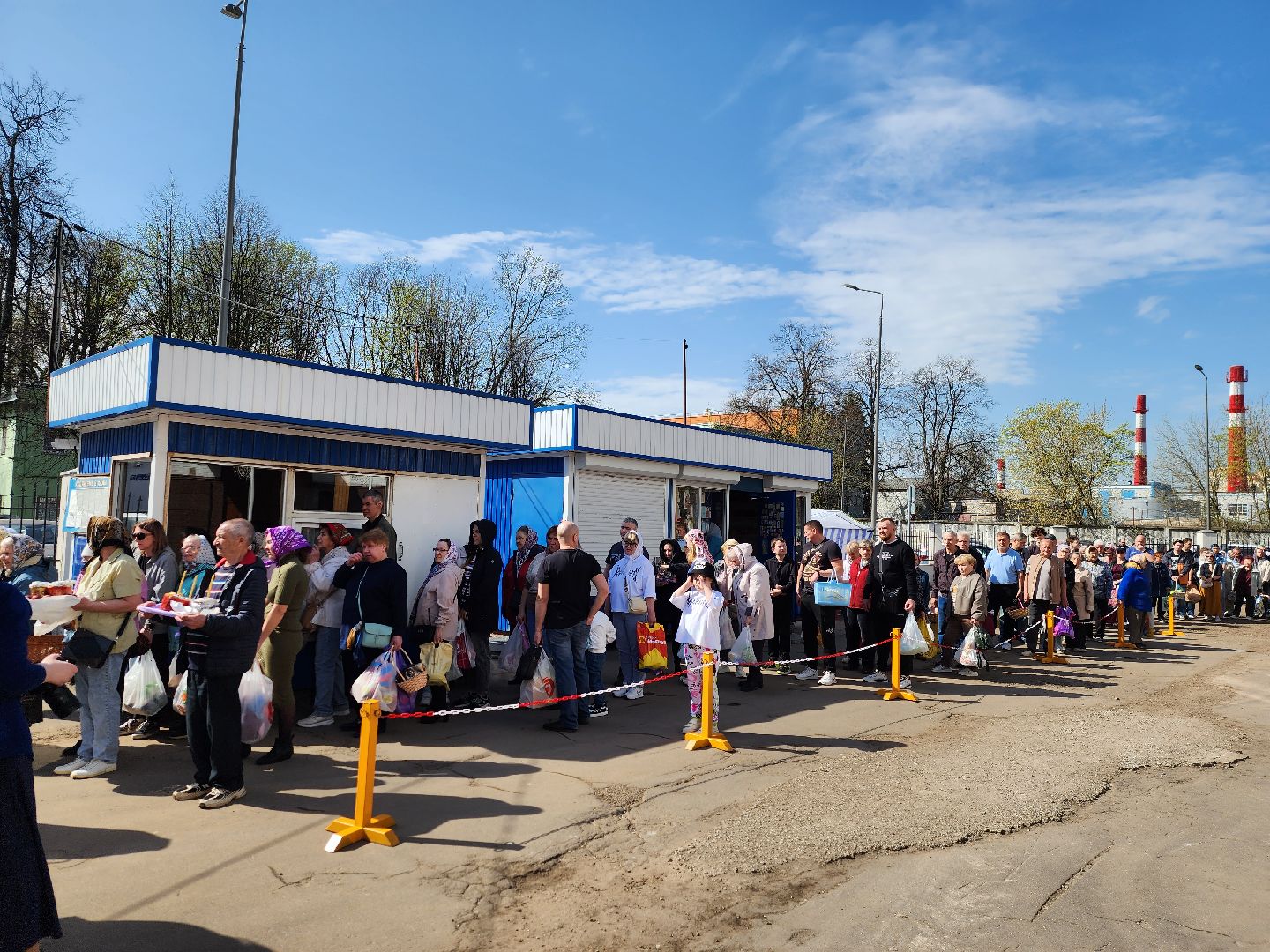 королёв, храм рождества пресвятой богородицы, освящение яиц и куличей, отец дмитрий поповский,