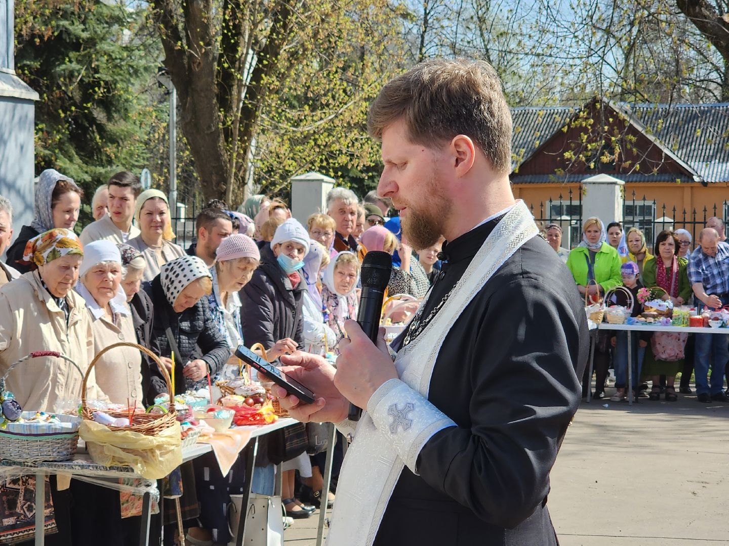 королёв, храм рождества пресвятой богородицы, освящение яиц и куличей, отец дмитрий поповский,
