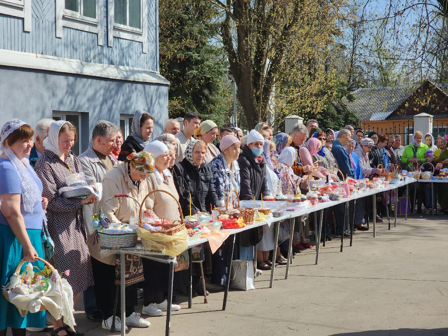 королёв, храм рождества пресвятой богородицы, освящение яиц и куличей, отец дмитрий поповский,
