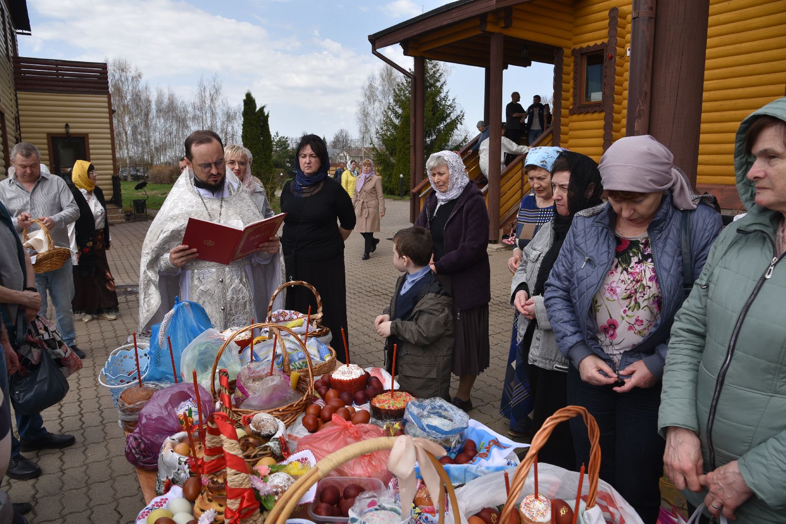 лотошино, храм серафима саровского, пасха, церковь,