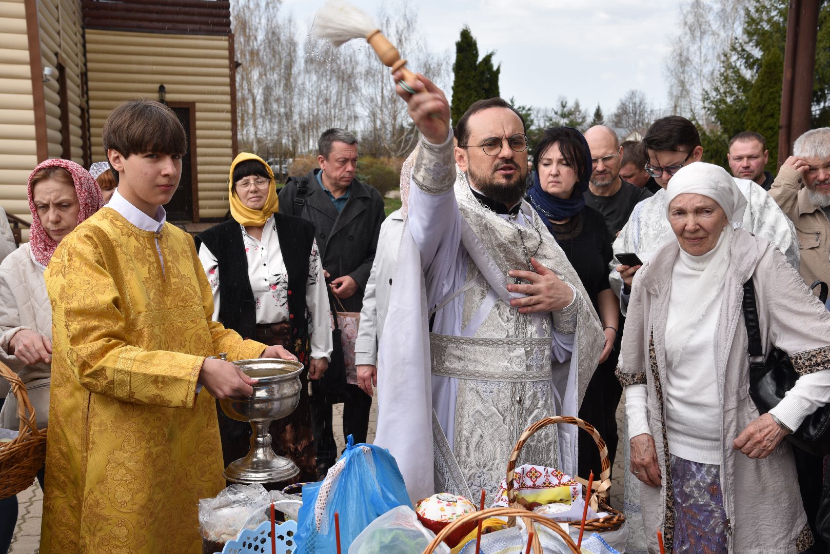 лотошино, храм серафима саровского, пасха, церковь,
