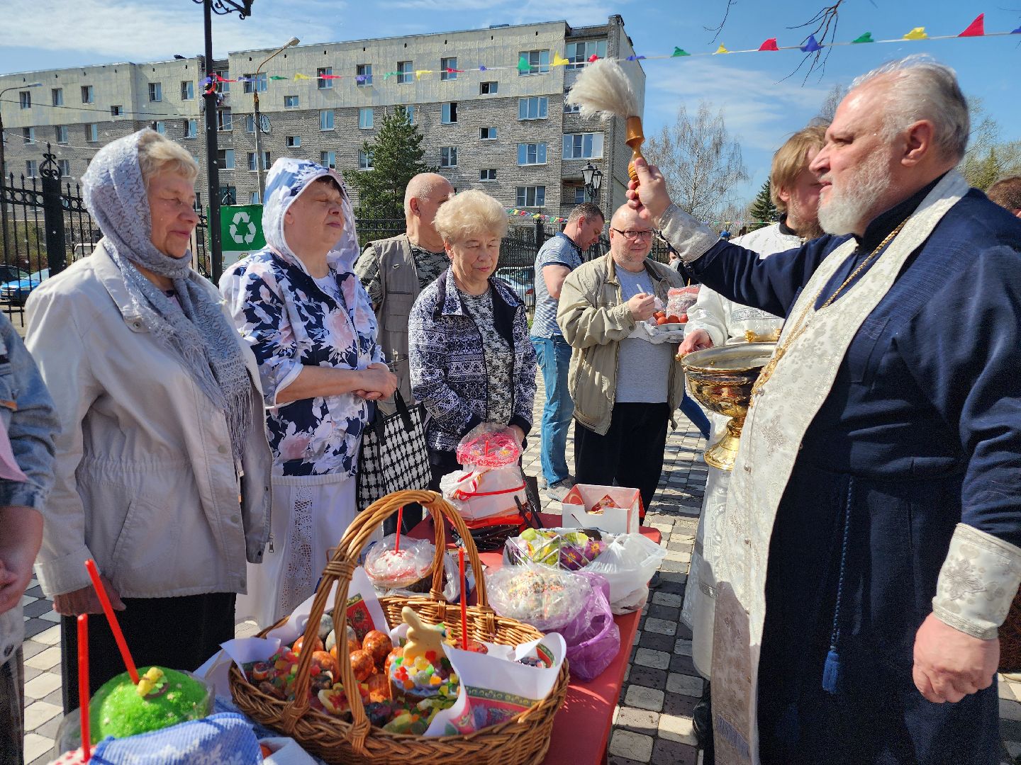 фрязино, пасха, пасхальные яйца, освящение куличей, храм,