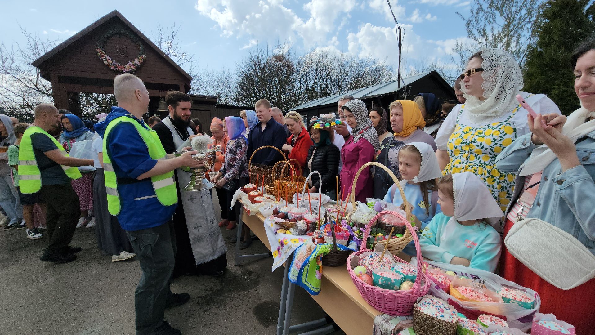 Пасха, освящение пасхальных яиц, освящение куличей, Лобня,