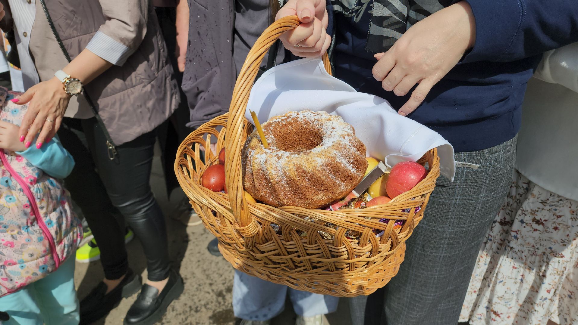 Пасха, освящение пасхальных яиц, освящение куличей, Лобня,