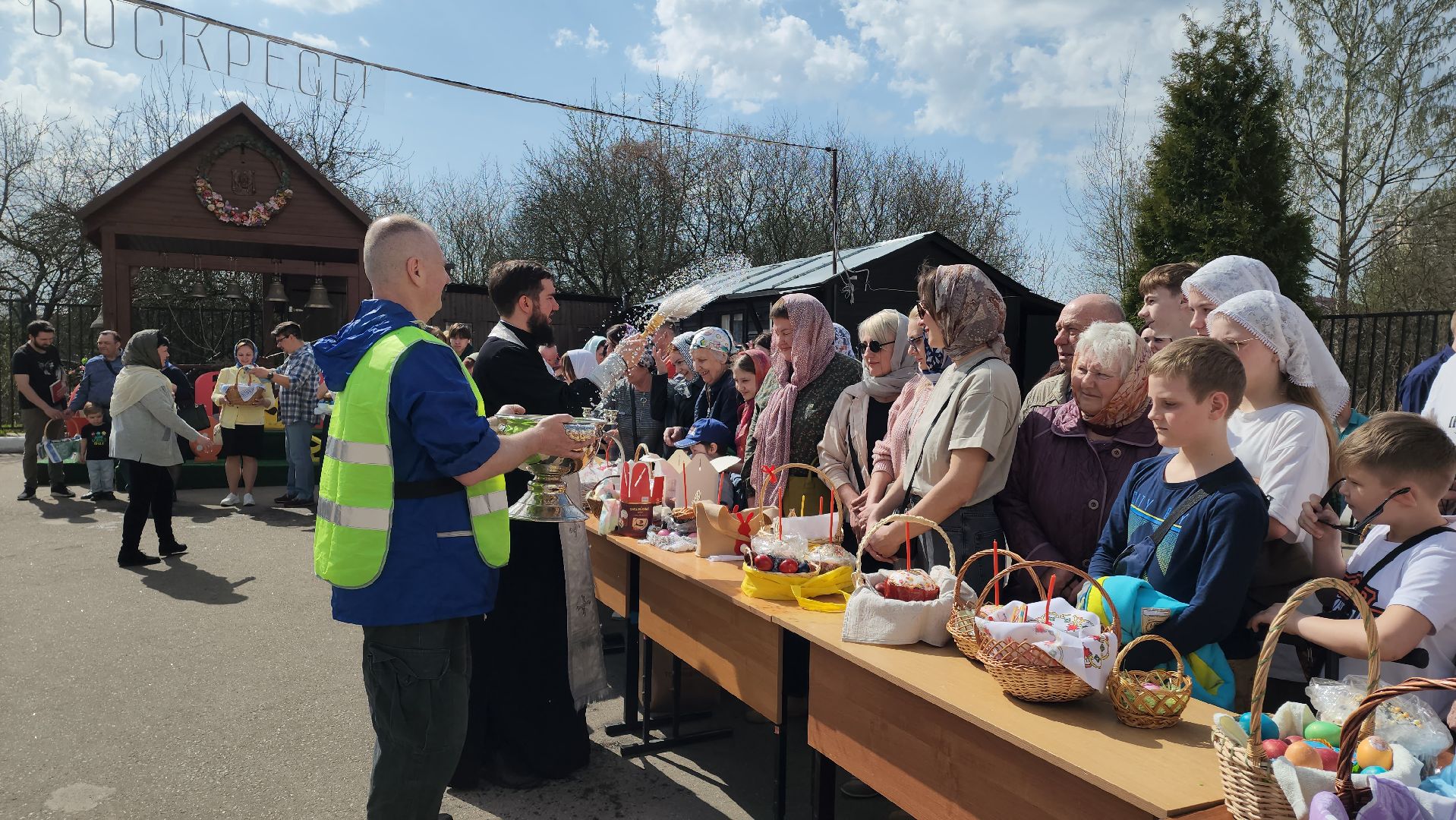 Пасха, освящение пасхальных яиц, освящение куличей, Лобня,