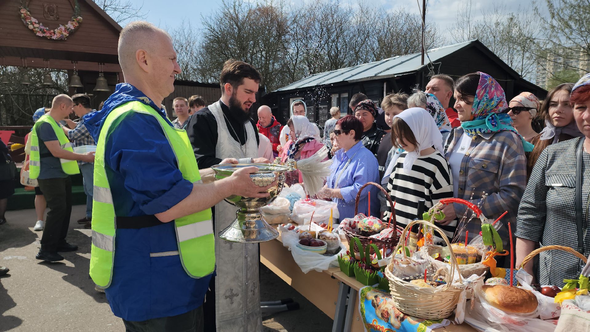 Пасха, освящение пасхальных яиц, освящение куличей, Лобня,