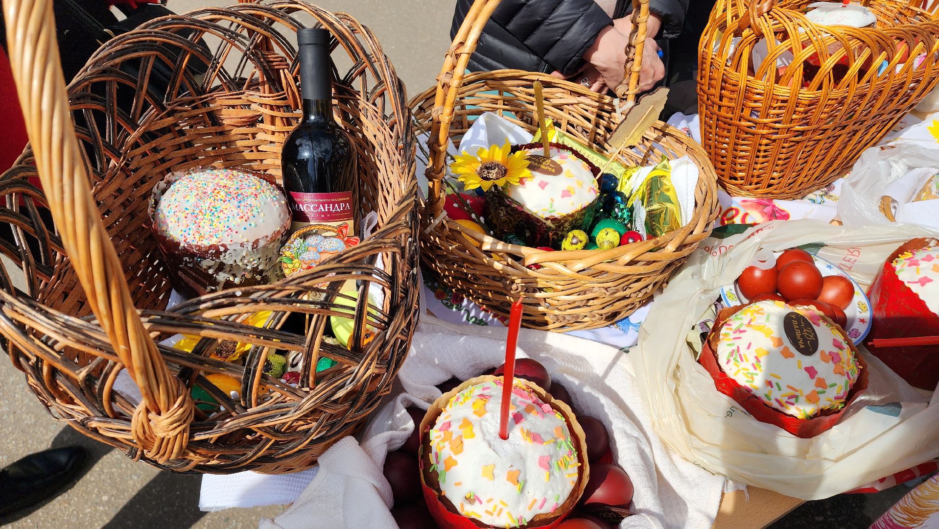 Пасха, освящение пасхальных яиц, освящение куличей, Лобня,