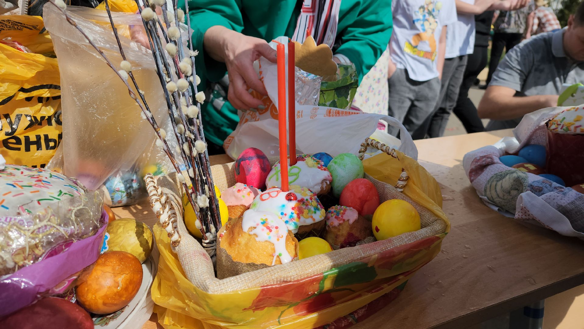 Пасха, освящение пасхальных яиц, освящение куличей, Лобня,