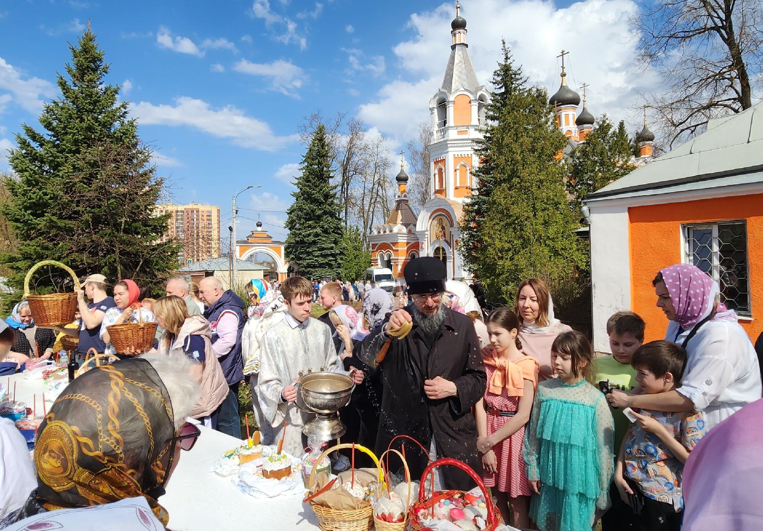 солнечногорск, пасха, никольский храм, страстная суббота, верующие,