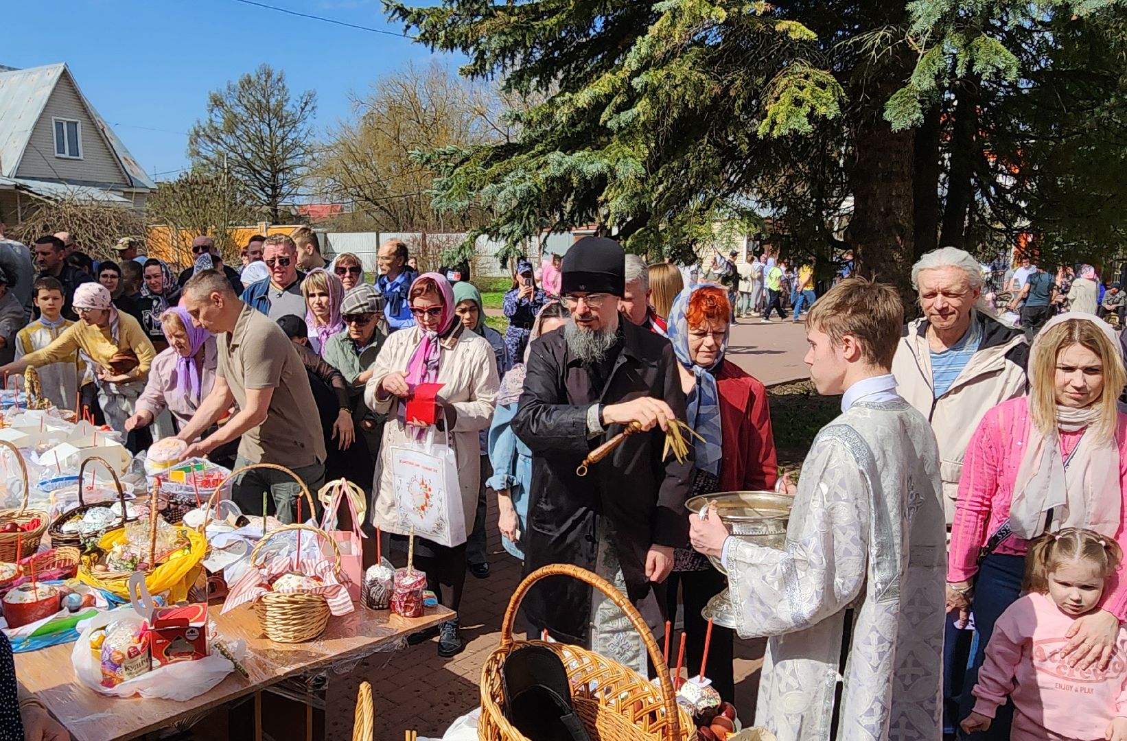 солнечногорск, пасха, никольский храм, страстная суббота, верующие,