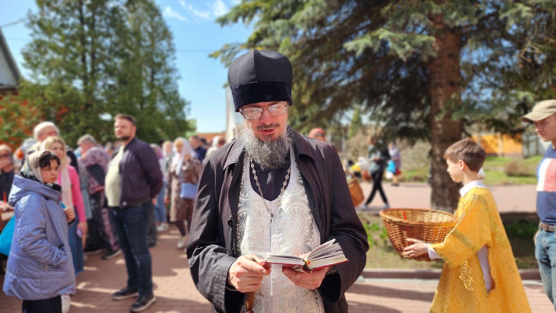 солнечногорск, пасха, никольский храм, страстная суббота, верующие,