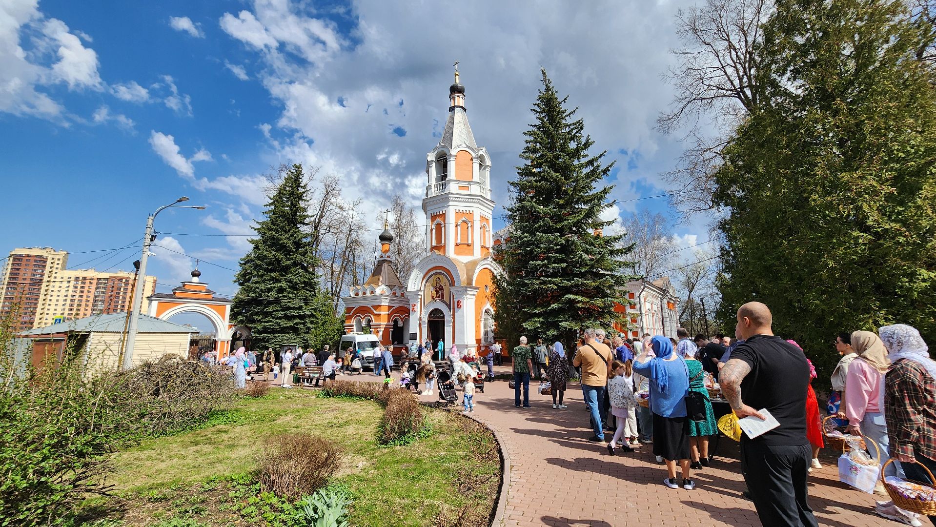 солнечногорск, пасха, никольский храм, страстная суббота, верующие,