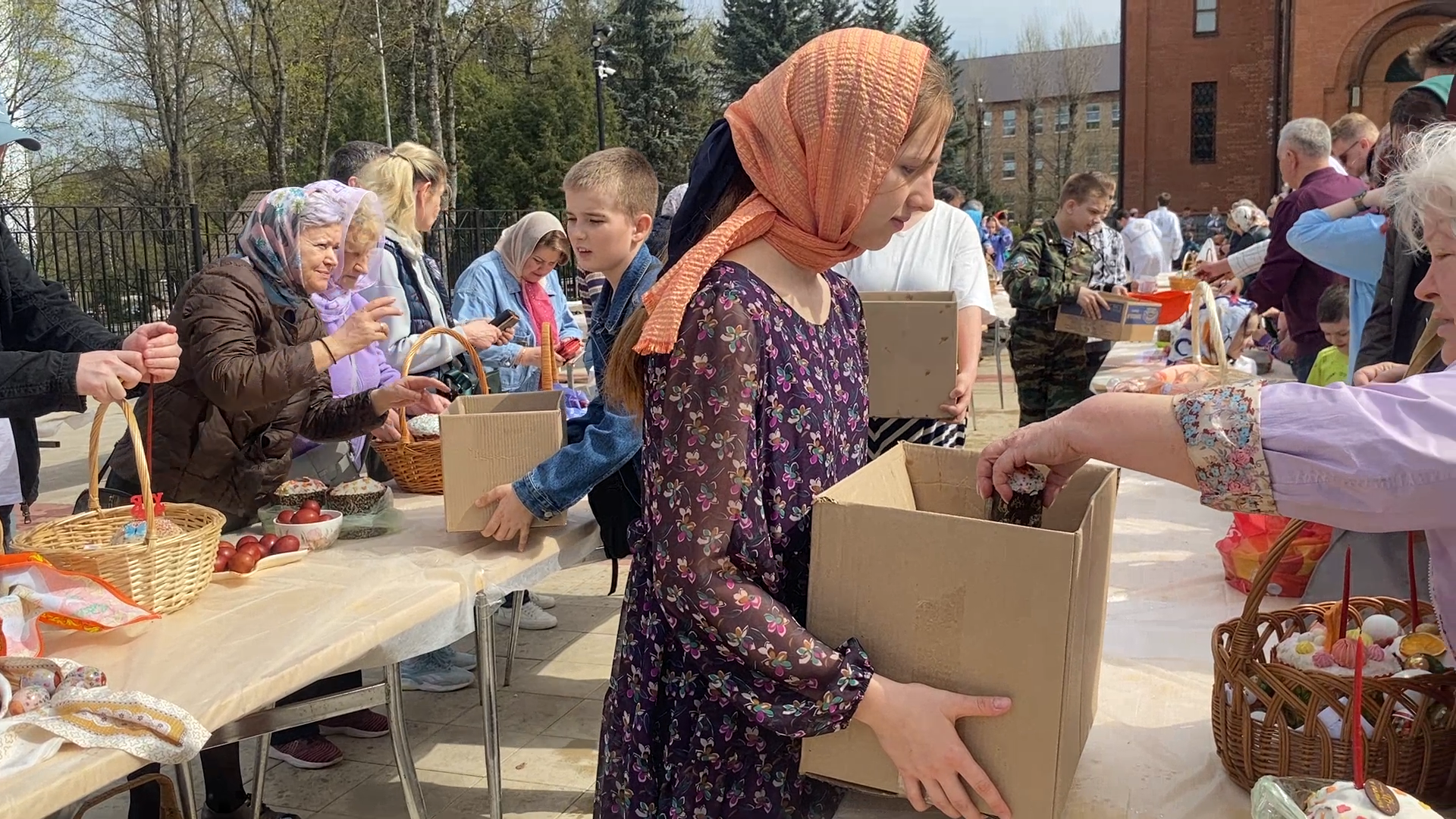 пасха во власихе, куличи для бойцов, куличи для военнослужащих, Освящение куличей, храм рвсн во власихе,