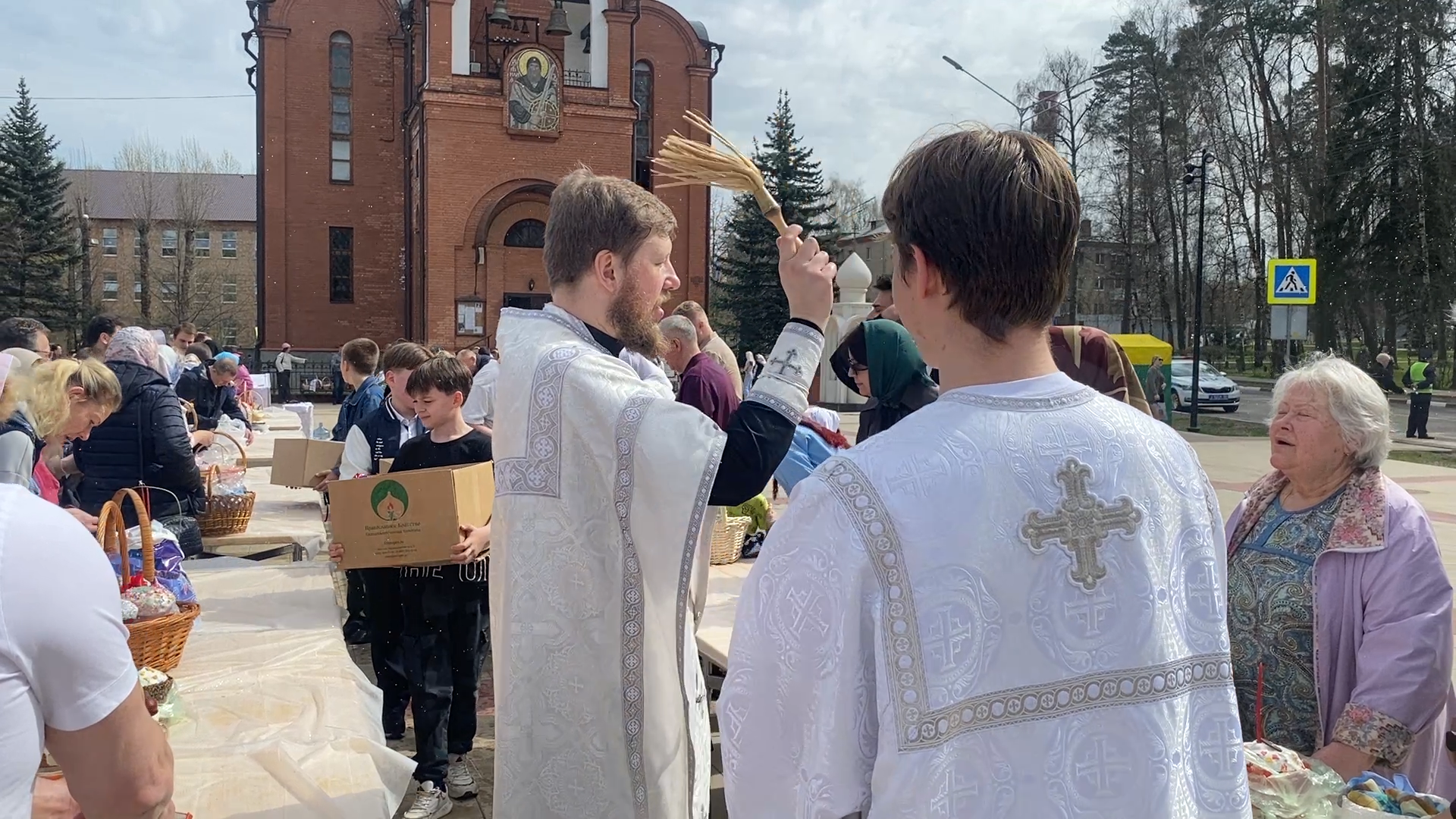пасха во власихе, куличи для бойцов, куличи для военнослужащих, Освящение куличей, храм рвсн во власихе,