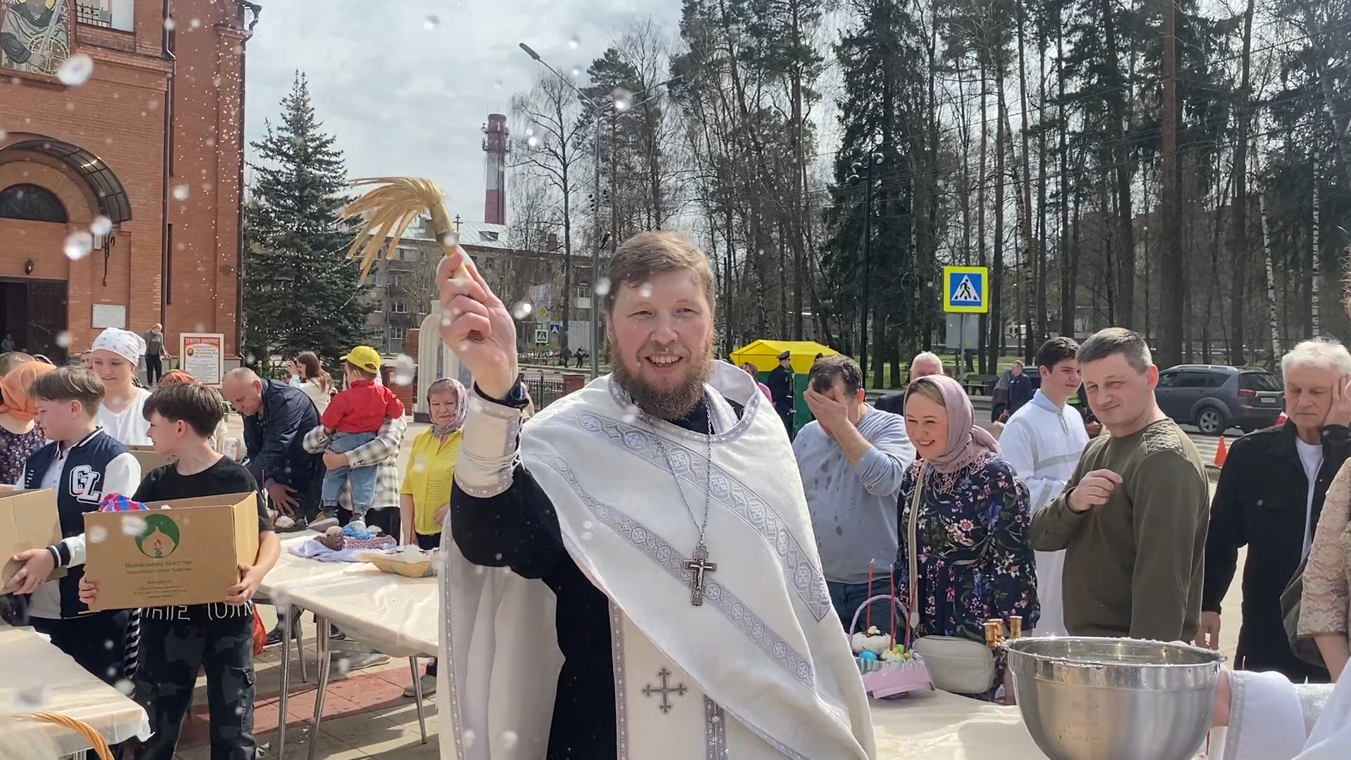 пасха во власихе, куличи для бойцов, куличи для военнослужащих, Освящение куличей, храм рвсн во власихе,