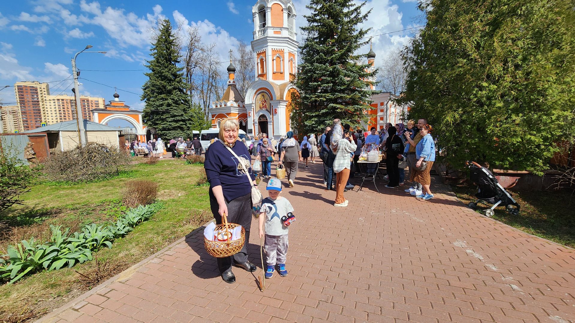 солнечногорск, пасха, никольский храм, верующие, страстная суббота,
