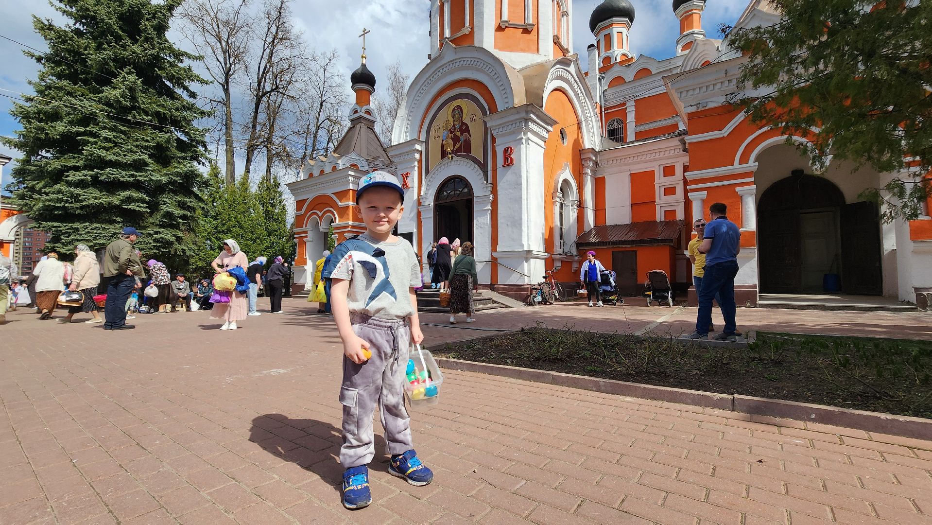 солнечногорск, пасха, никольский храм, верующие, страстная суббота,